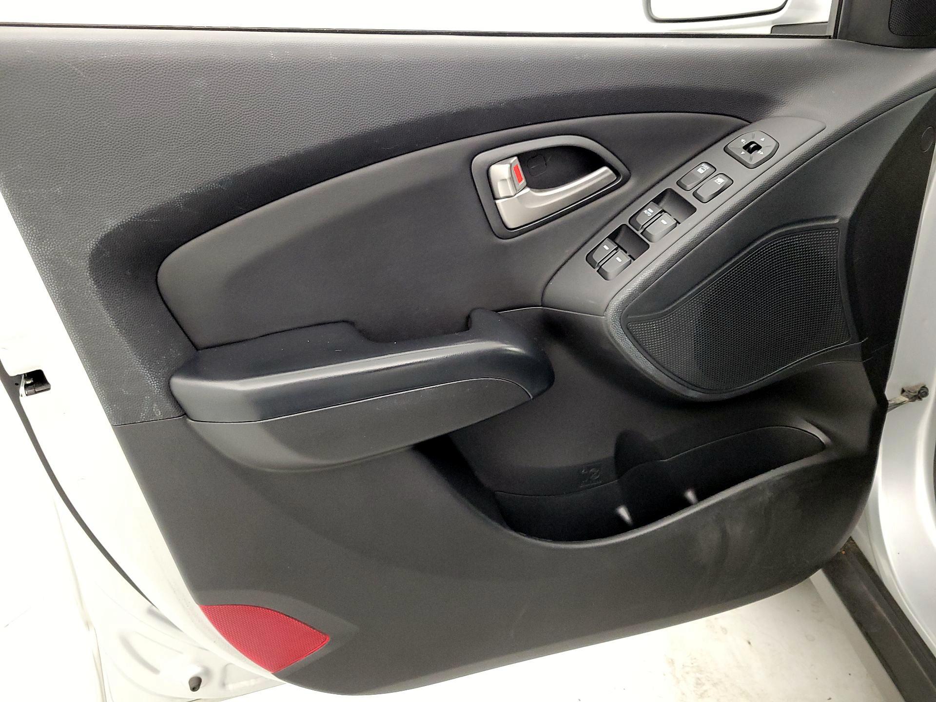 Thumbnail: 2013 Hyundai Tucson - 12