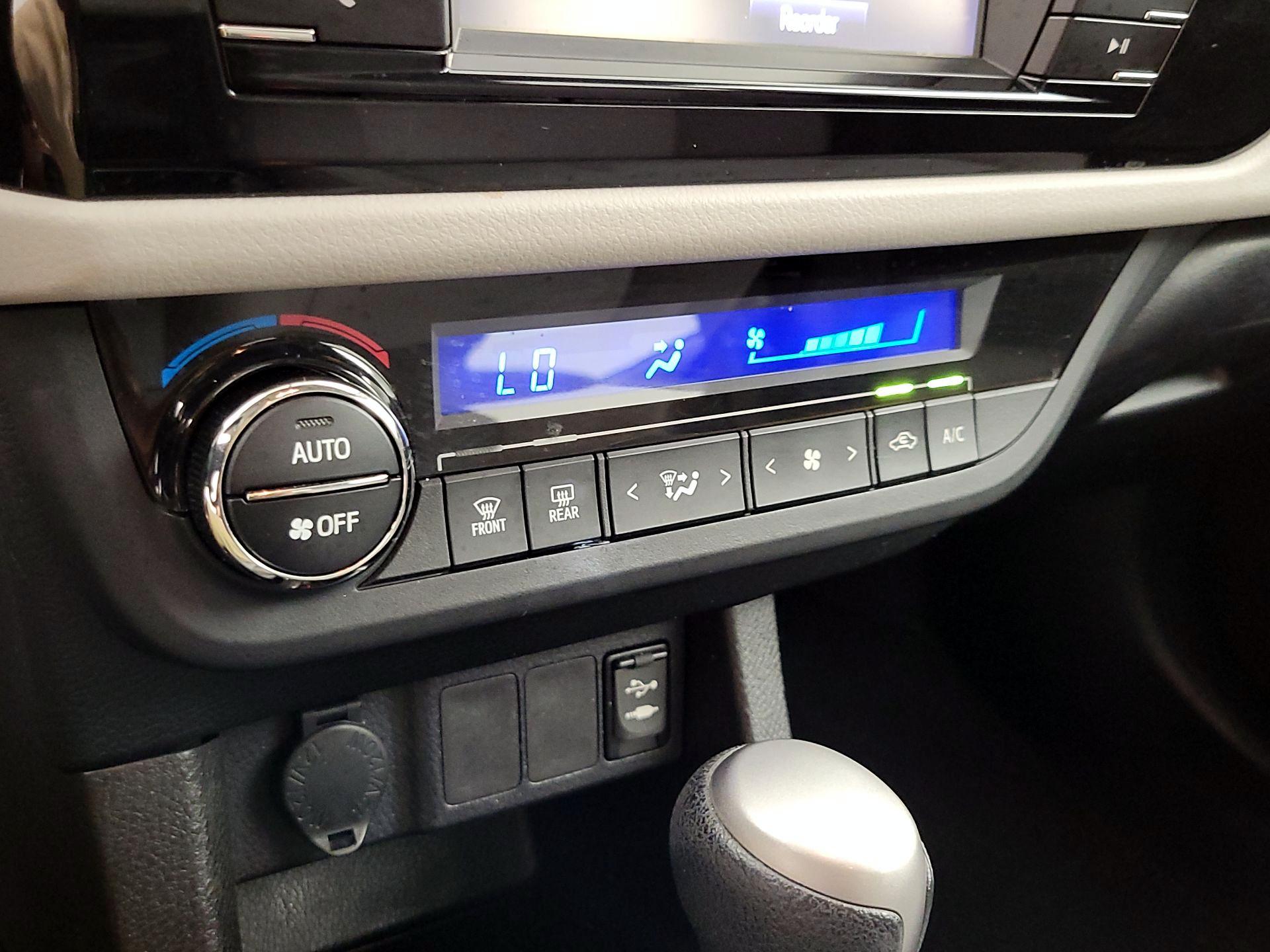 Thumbnail: 2015 Toyota Corolla - 16