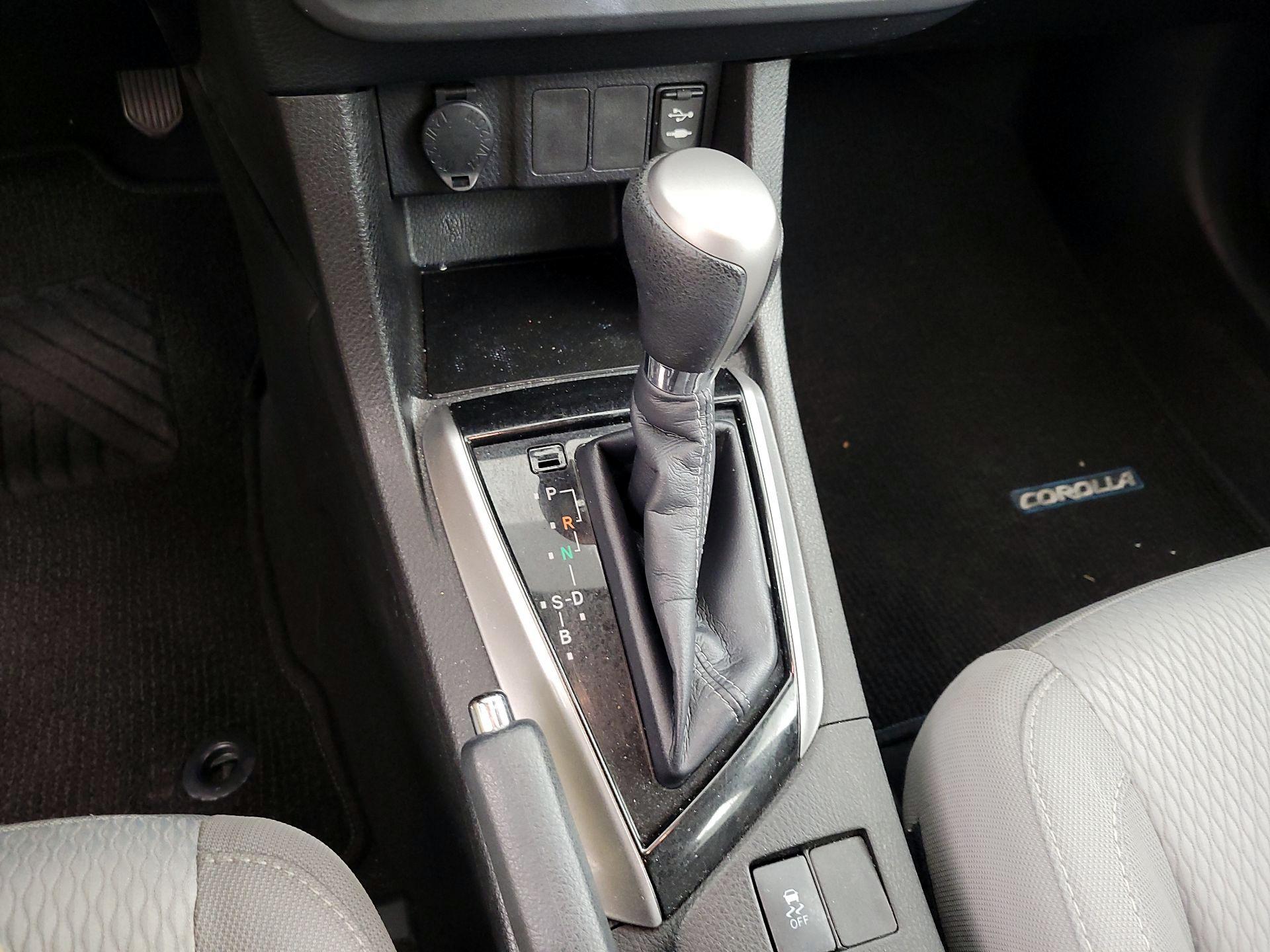 Thumbnail: 2015 Toyota Corolla - 17