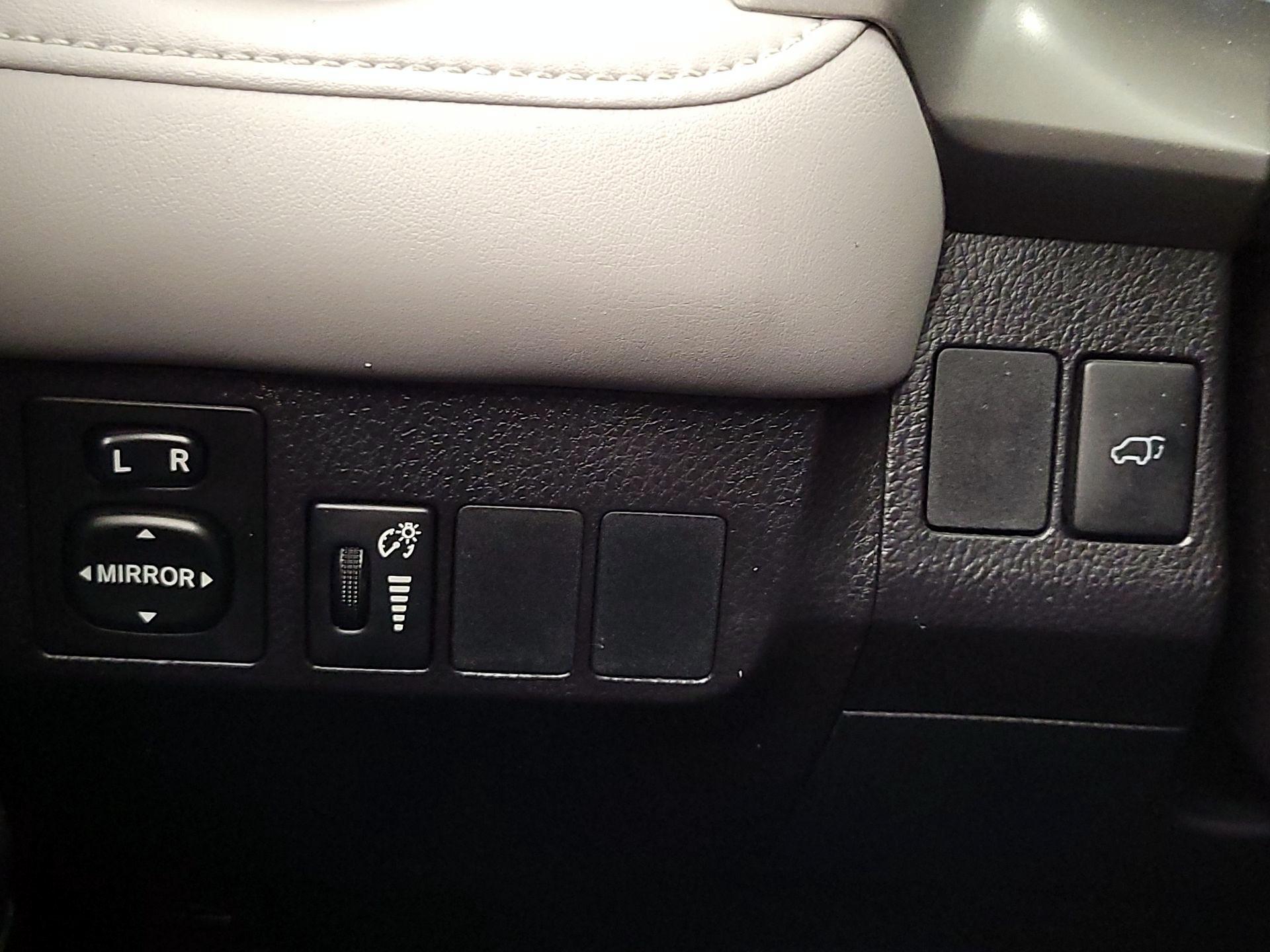 Thumbnail: 2016 Toyota RAV4 - 13