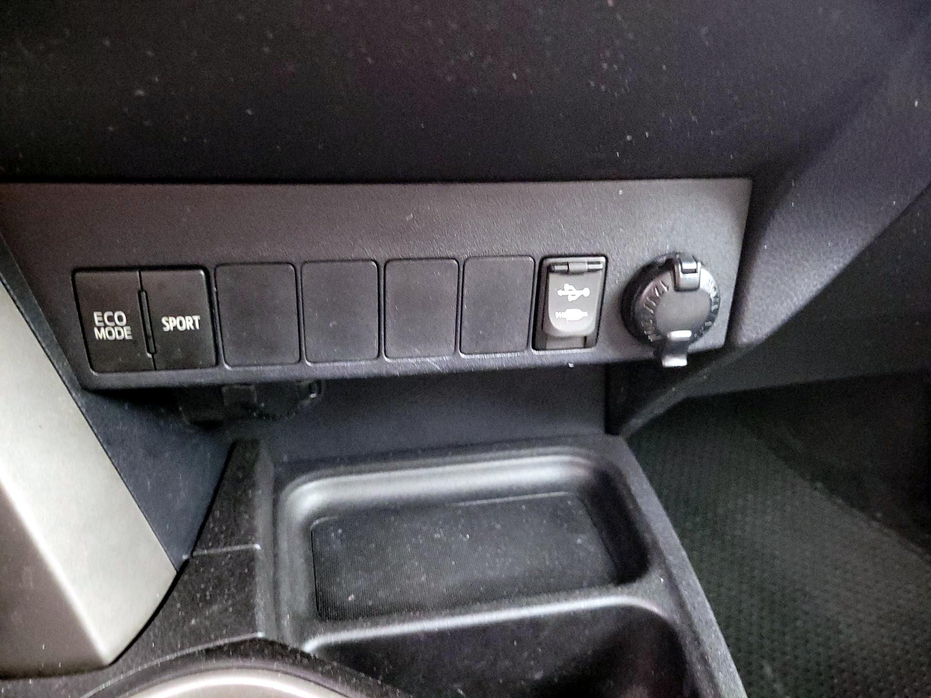 Thumbnail: 2016 Toyota RAV4 - 18