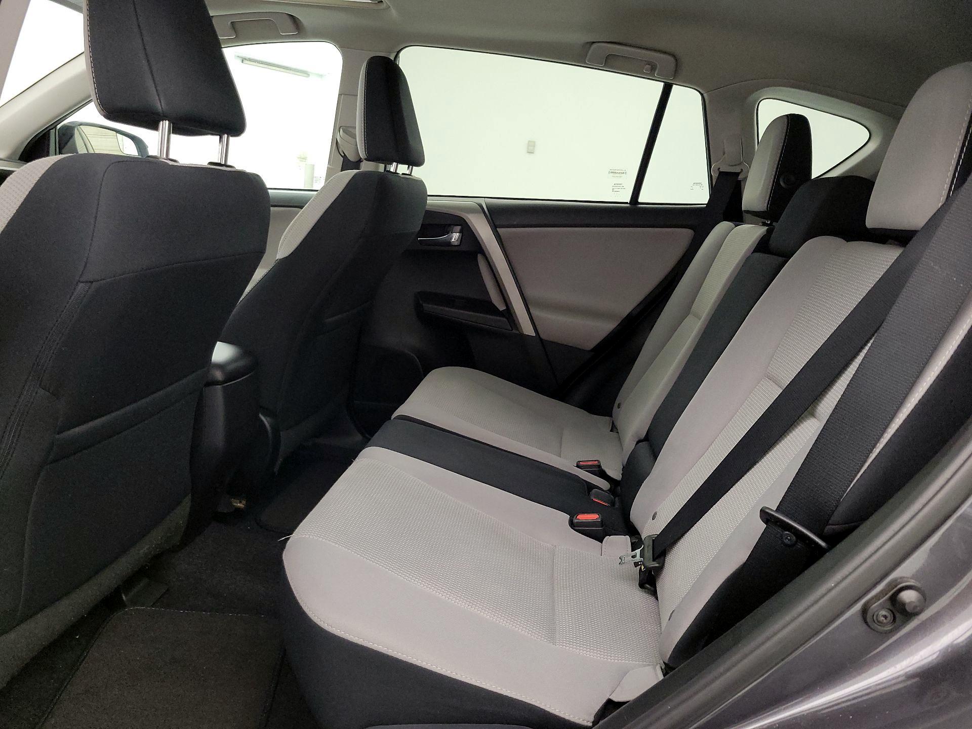 Thumbnail: 2016 Toyota RAV4 - 20