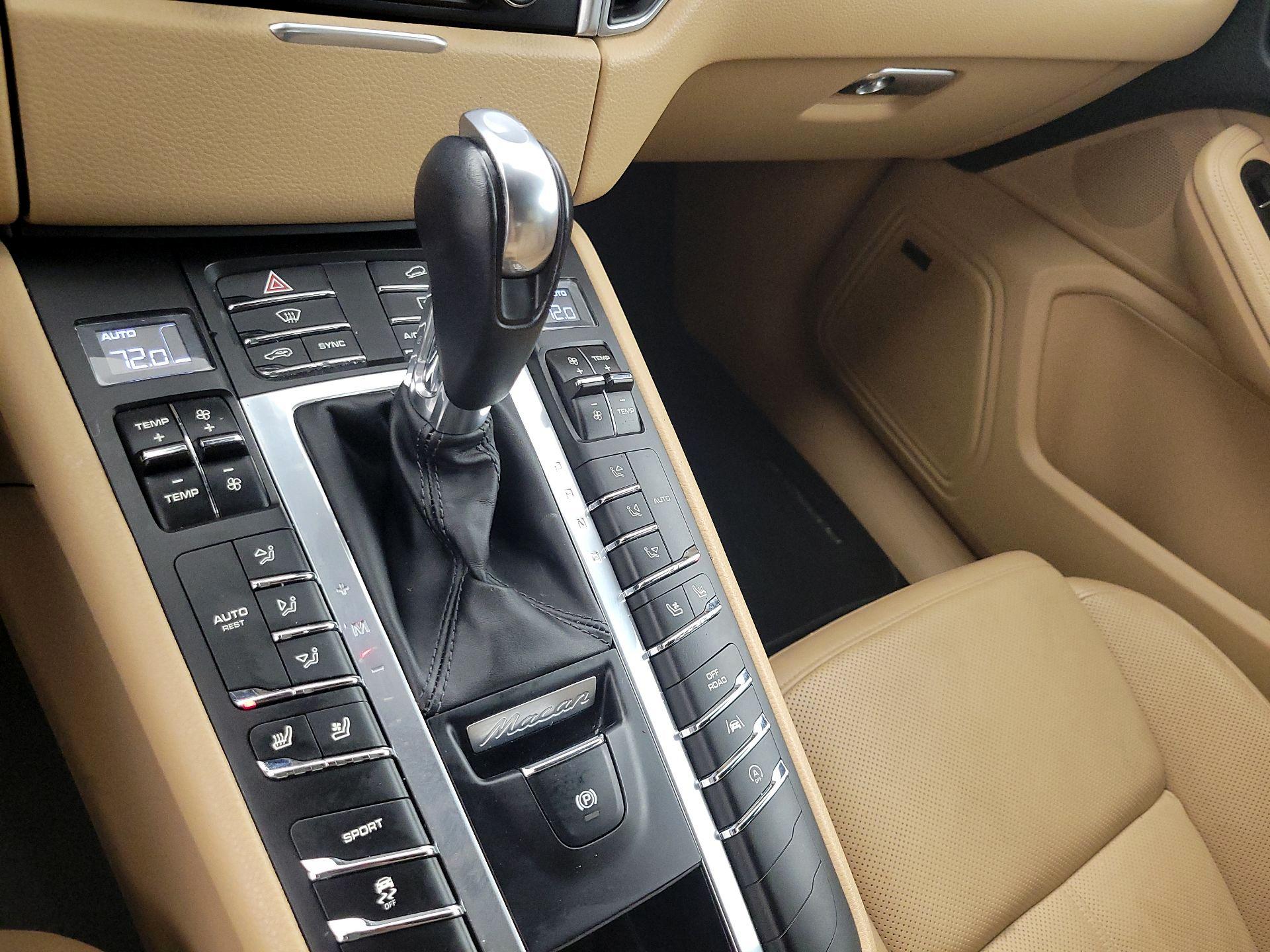 Thumbnail: 2017 Porsche Macan - 18