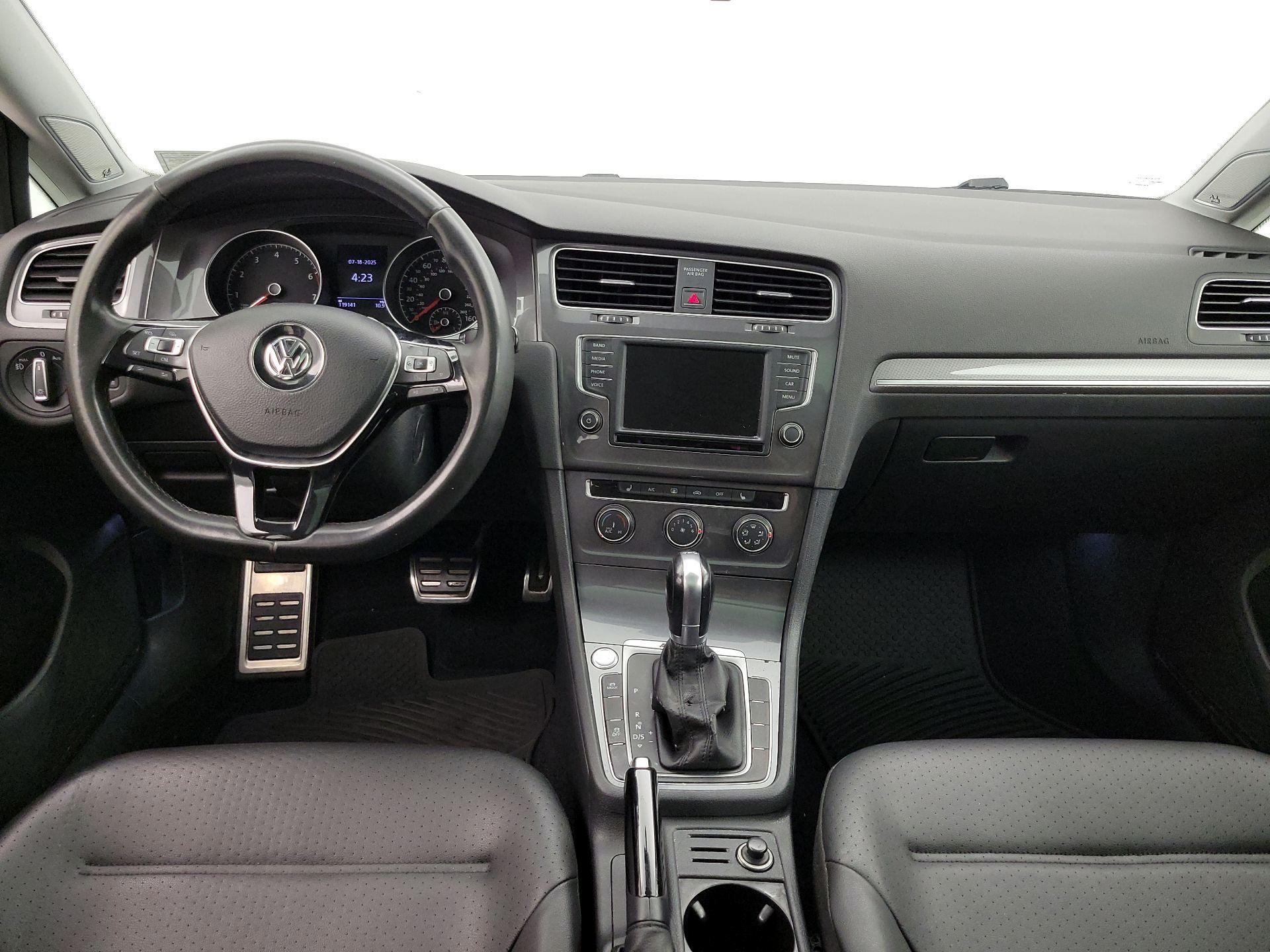 Thumbnail: 2017 Volkswagen Golf - 9