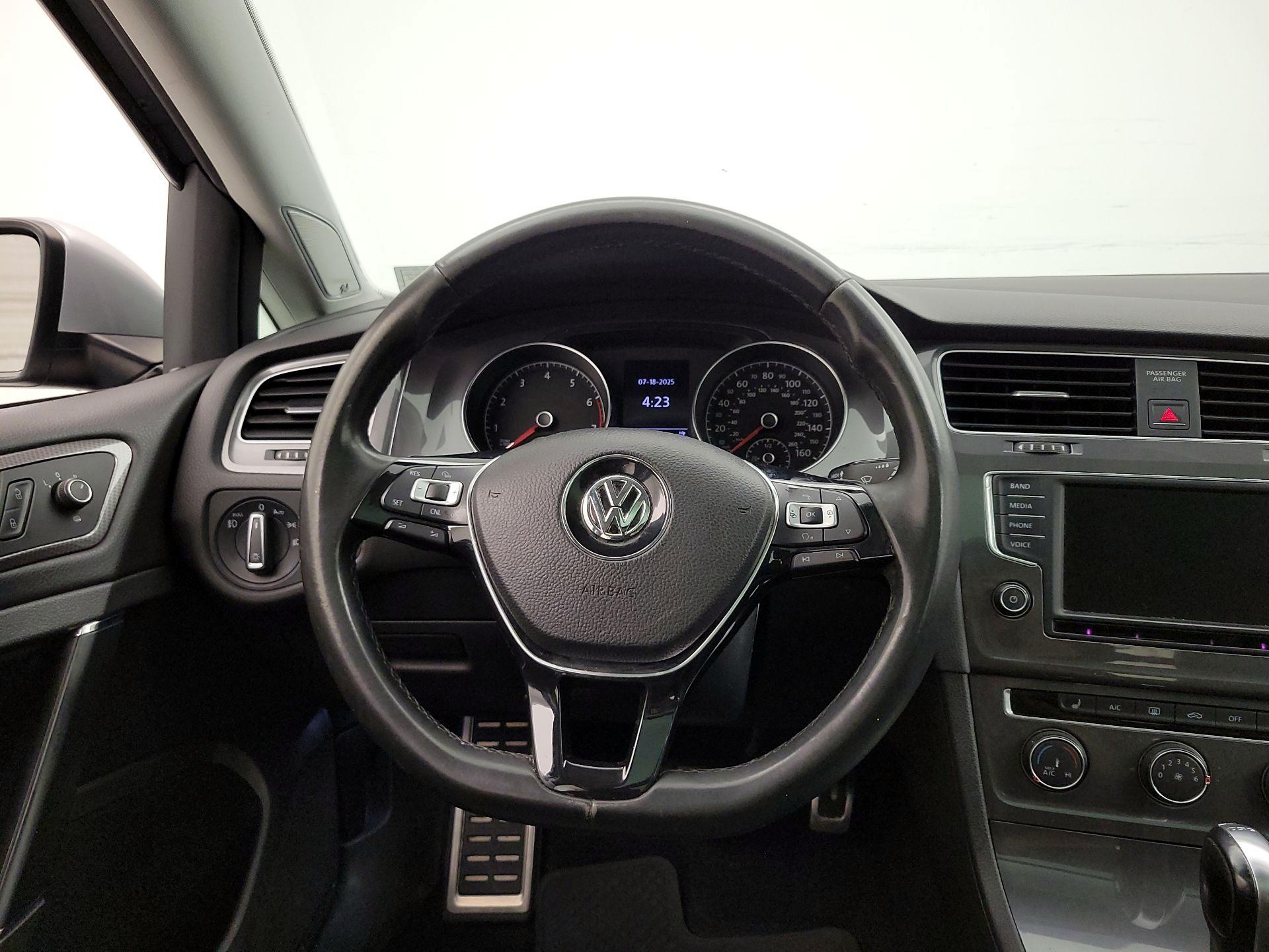 Thumbnail: 2017 Volkswagen Golf - 10