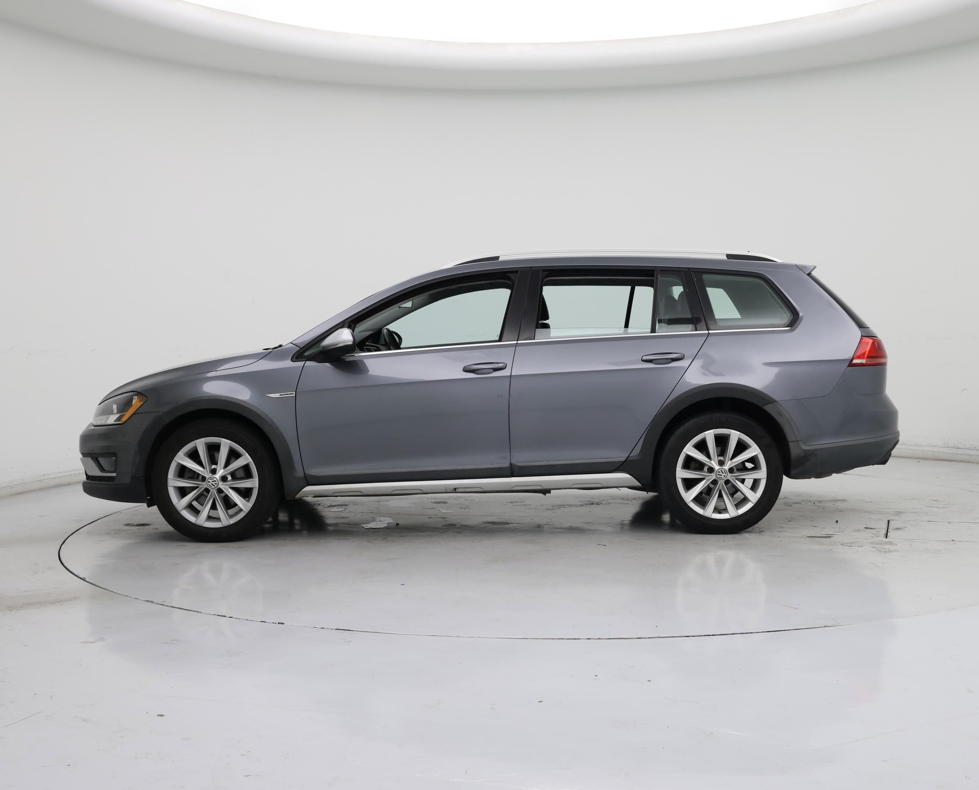Thumbnail: 2017 Volkswagen Golf - 3