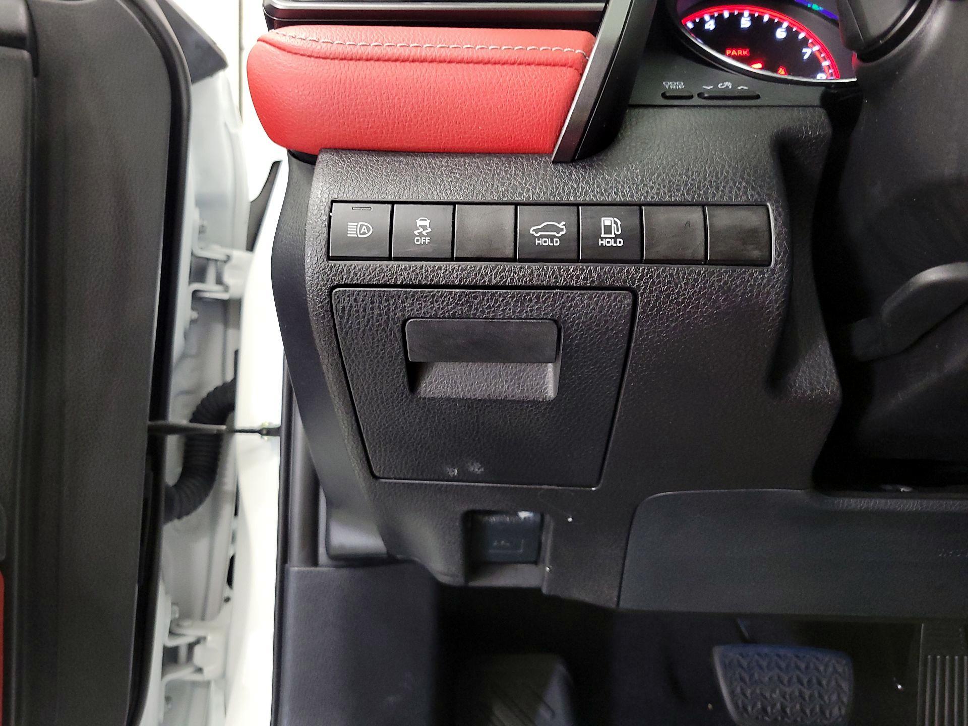 Thumbnail: 2019 Toyota Camry - 13