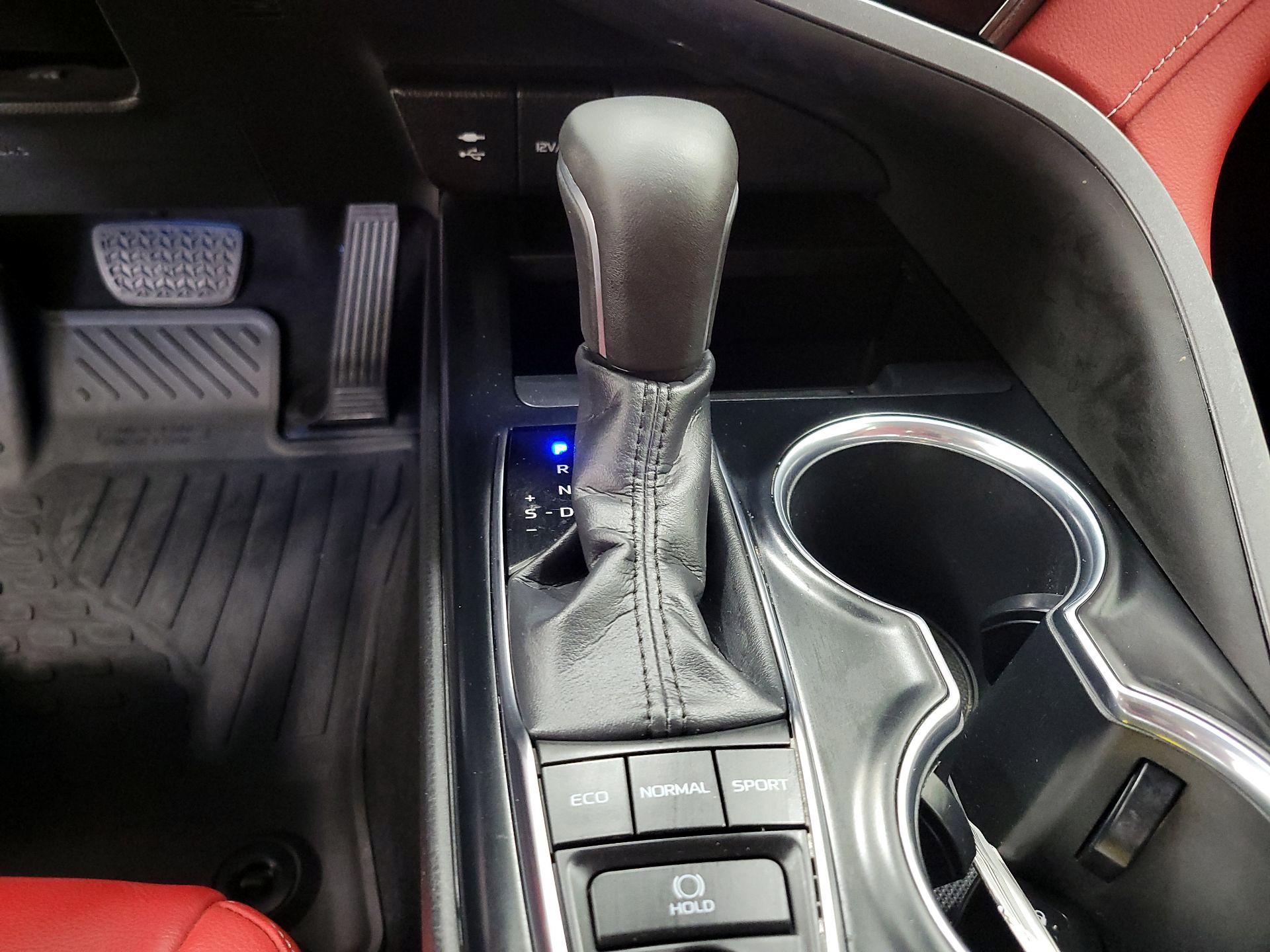 Thumbnail: 2019 Toyota Camry - 17