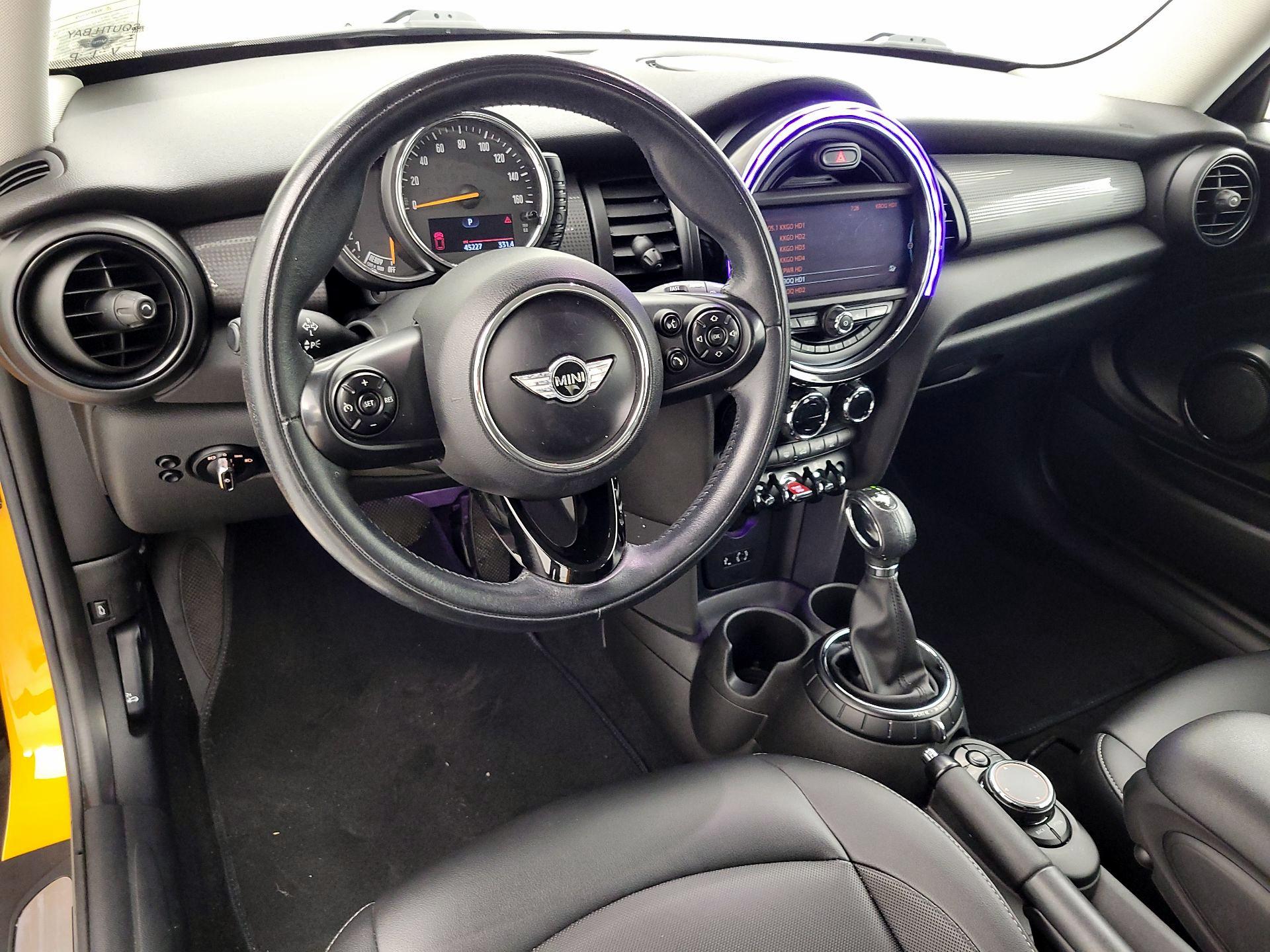 Thumbnail: 2015 MINI Cooper Hardtop - 9