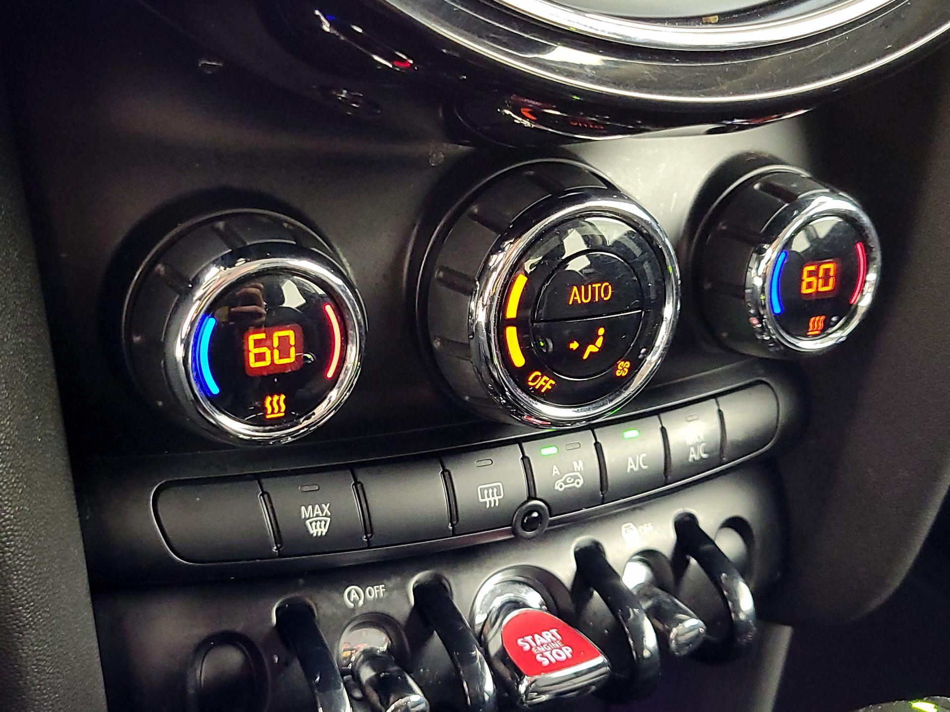 Thumbnail: 2015 MINI Cooper Hardtop - 15