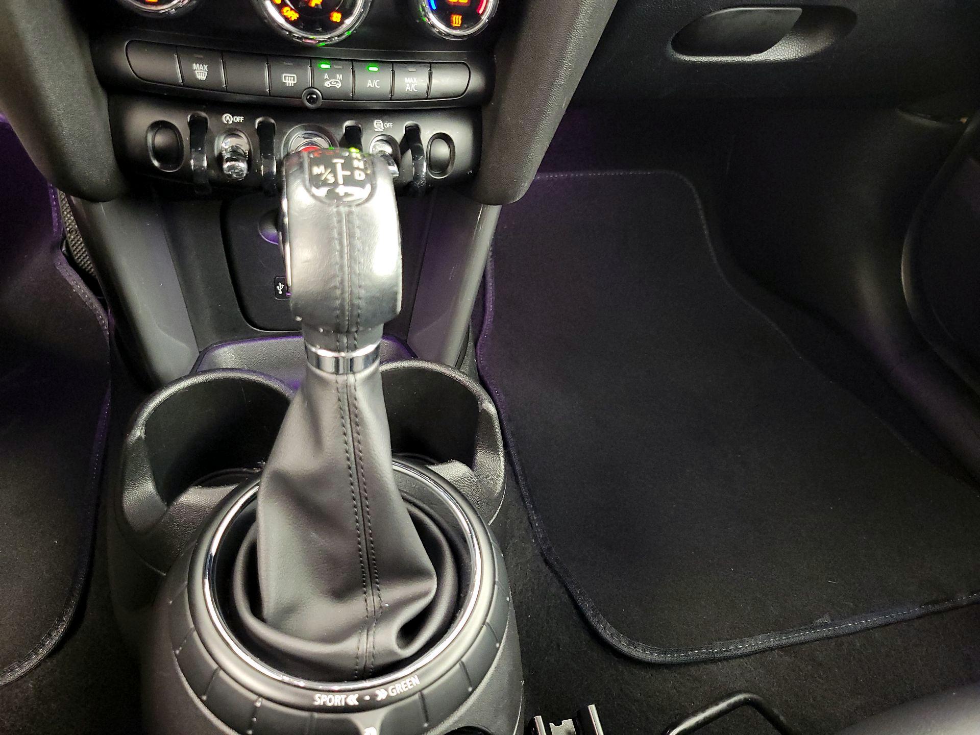 Thumbnail: 2015 MINI Cooper Hardtop - 16