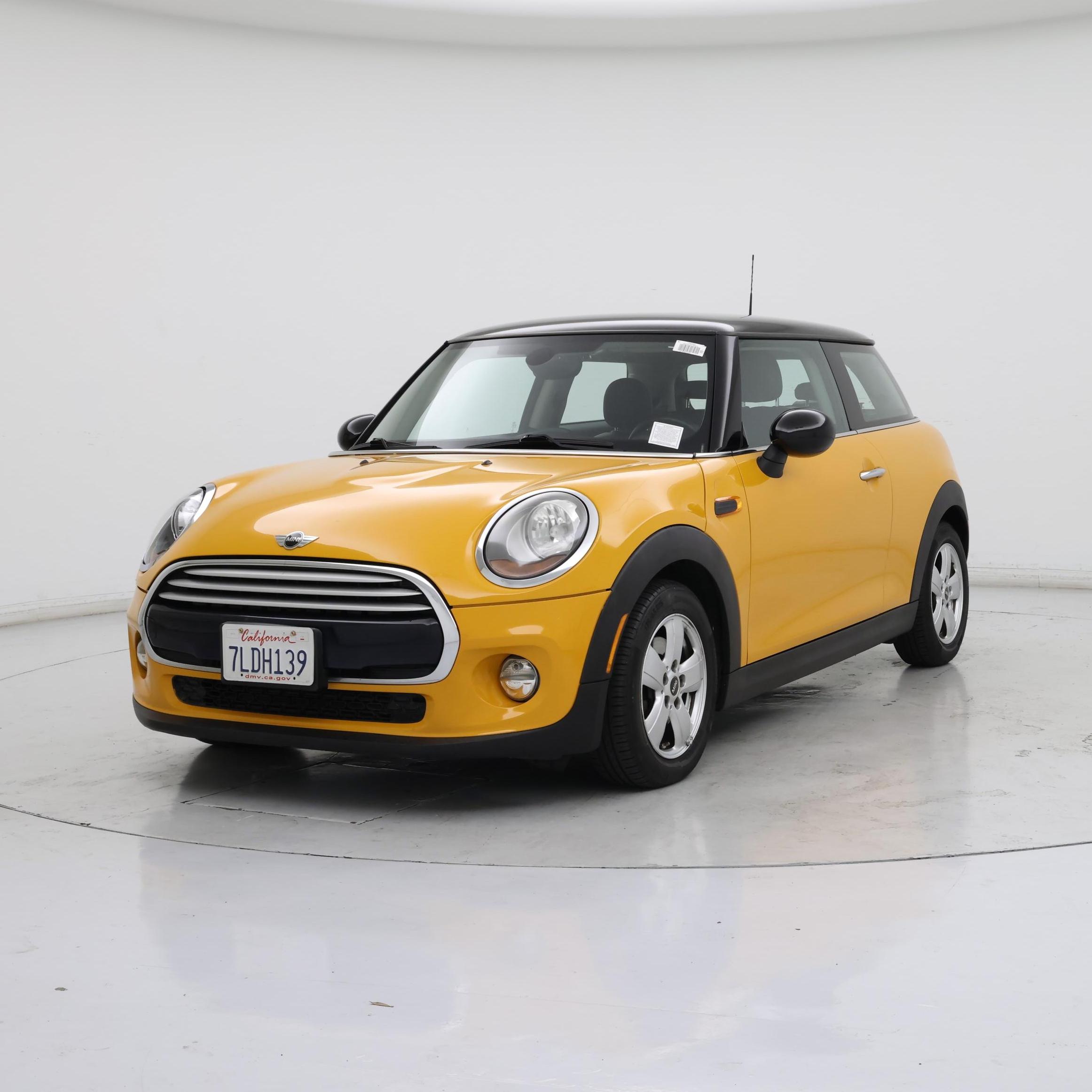 Thumbnail: 2015 MINI Cooper Hardtop - 4