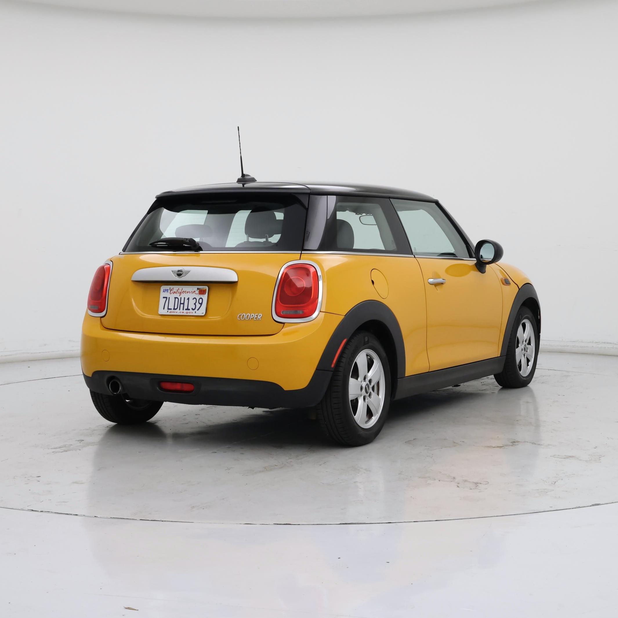 Thumbnail: 2015 MINI Cooper Hardtop - 8