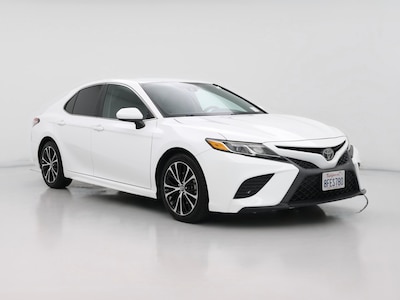 White 2018 Toyota Camry SE