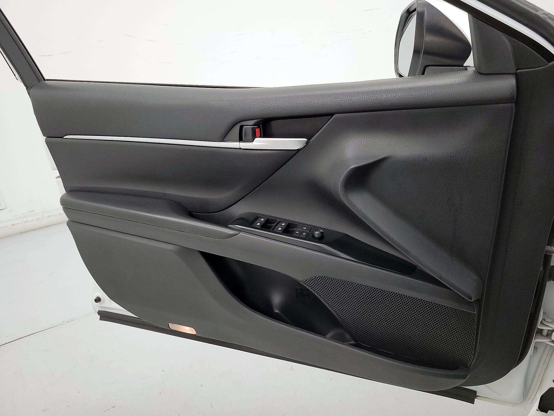 Thumbnail: 2018 Toyota Camry - 12
