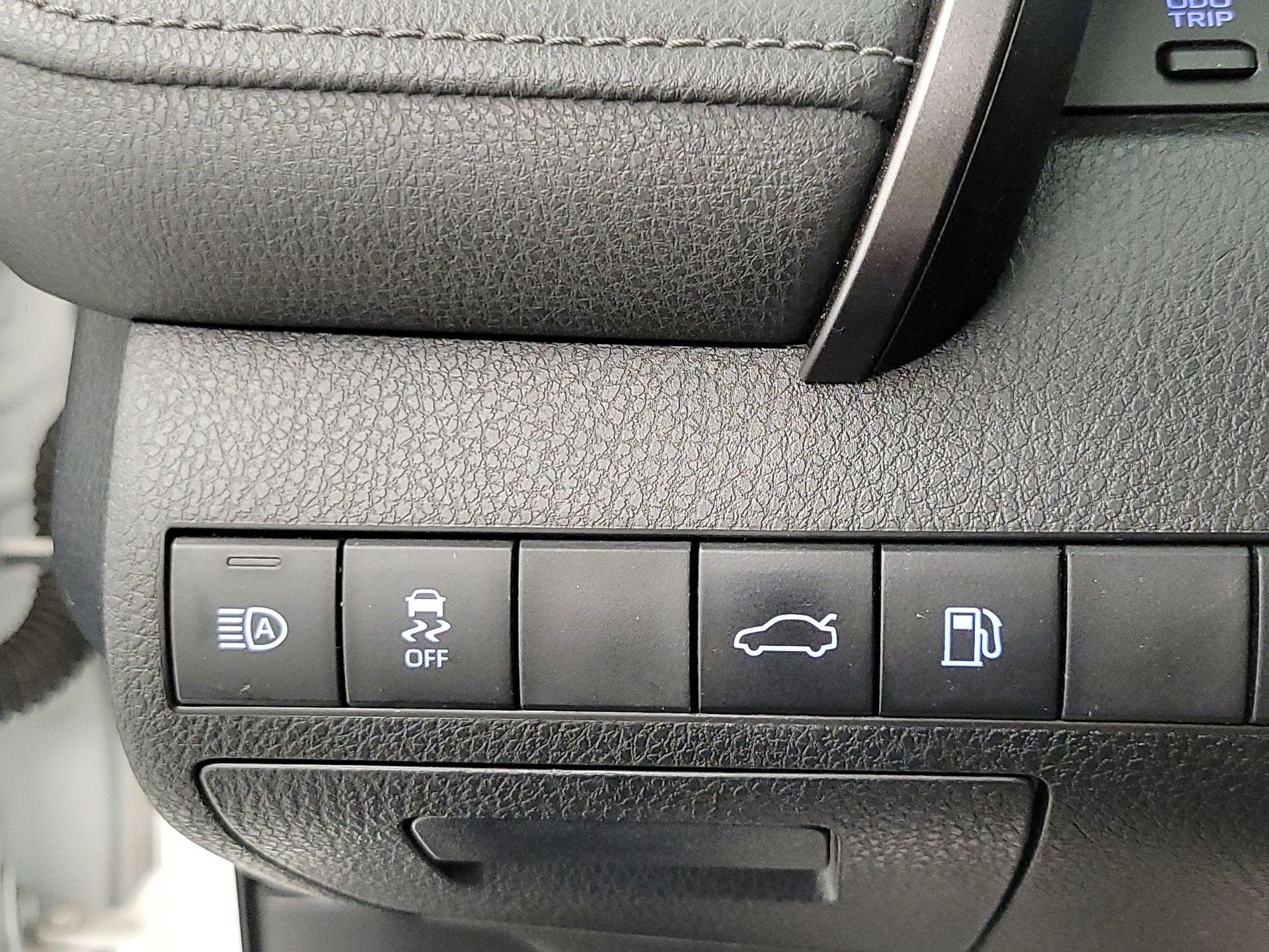 Thumbnail: 2018 Toyota Camry - 13
