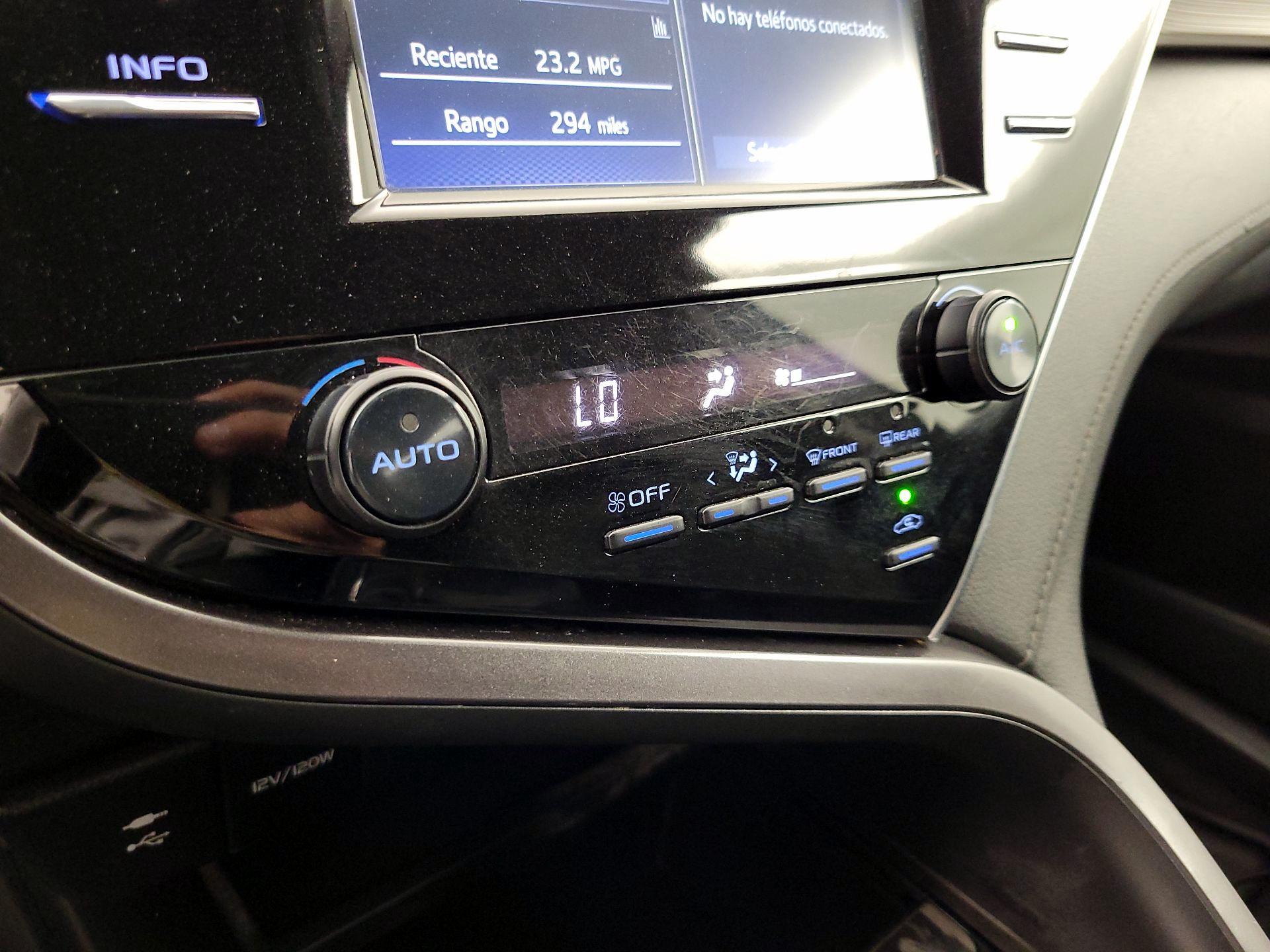 Thumbnail: 2018 Toyota Camry - 16