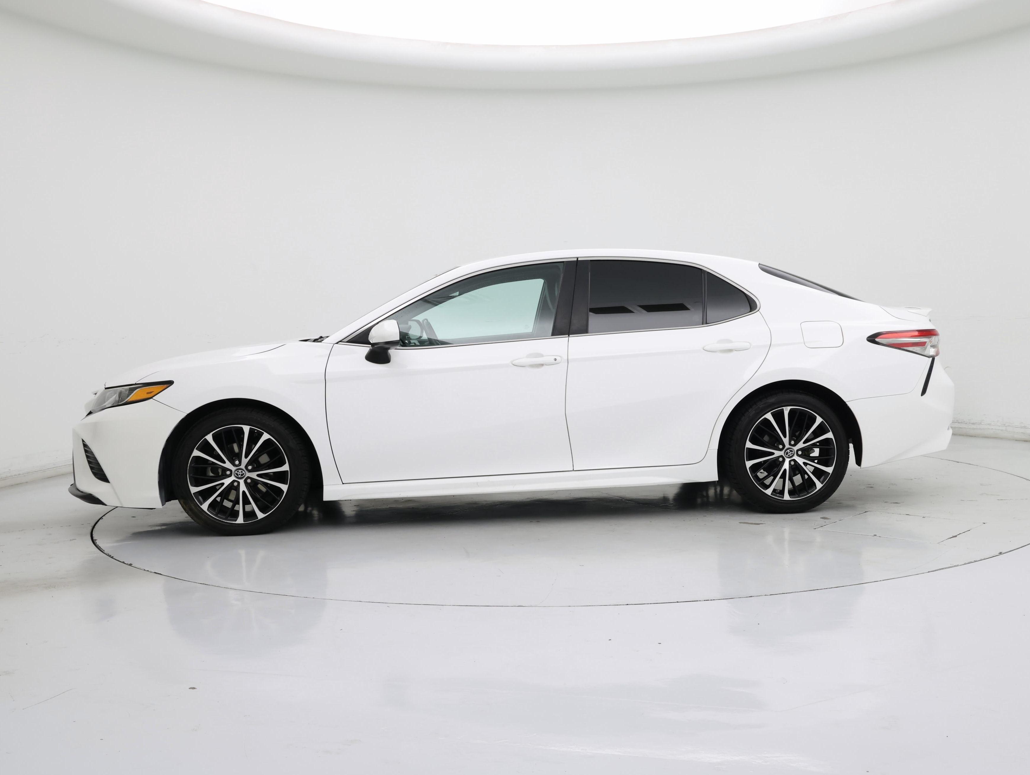 Thumbnail: 2018 Toyota Camry - 3