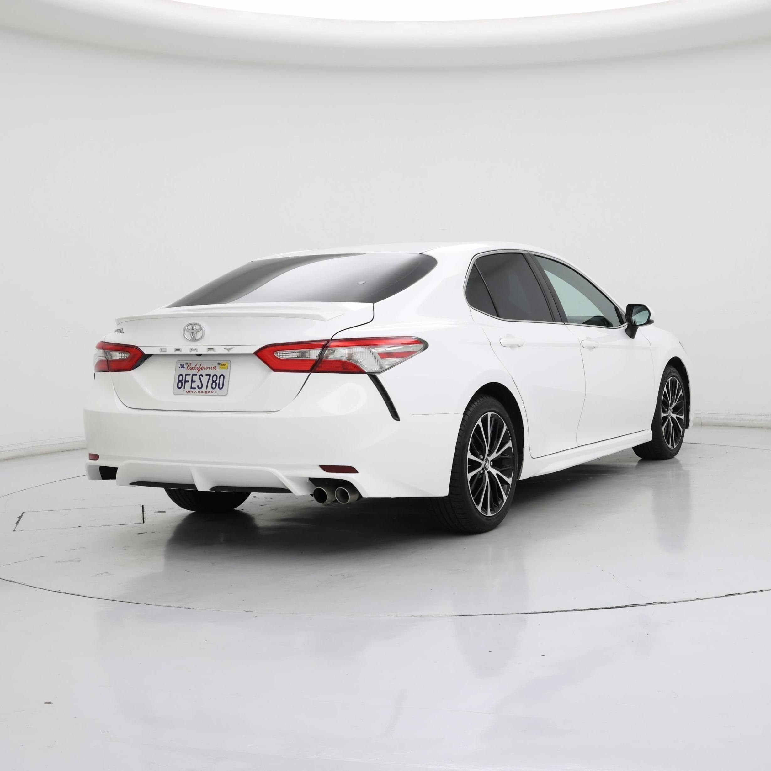 Thumbnail: 2018 Toyota Camry - 8