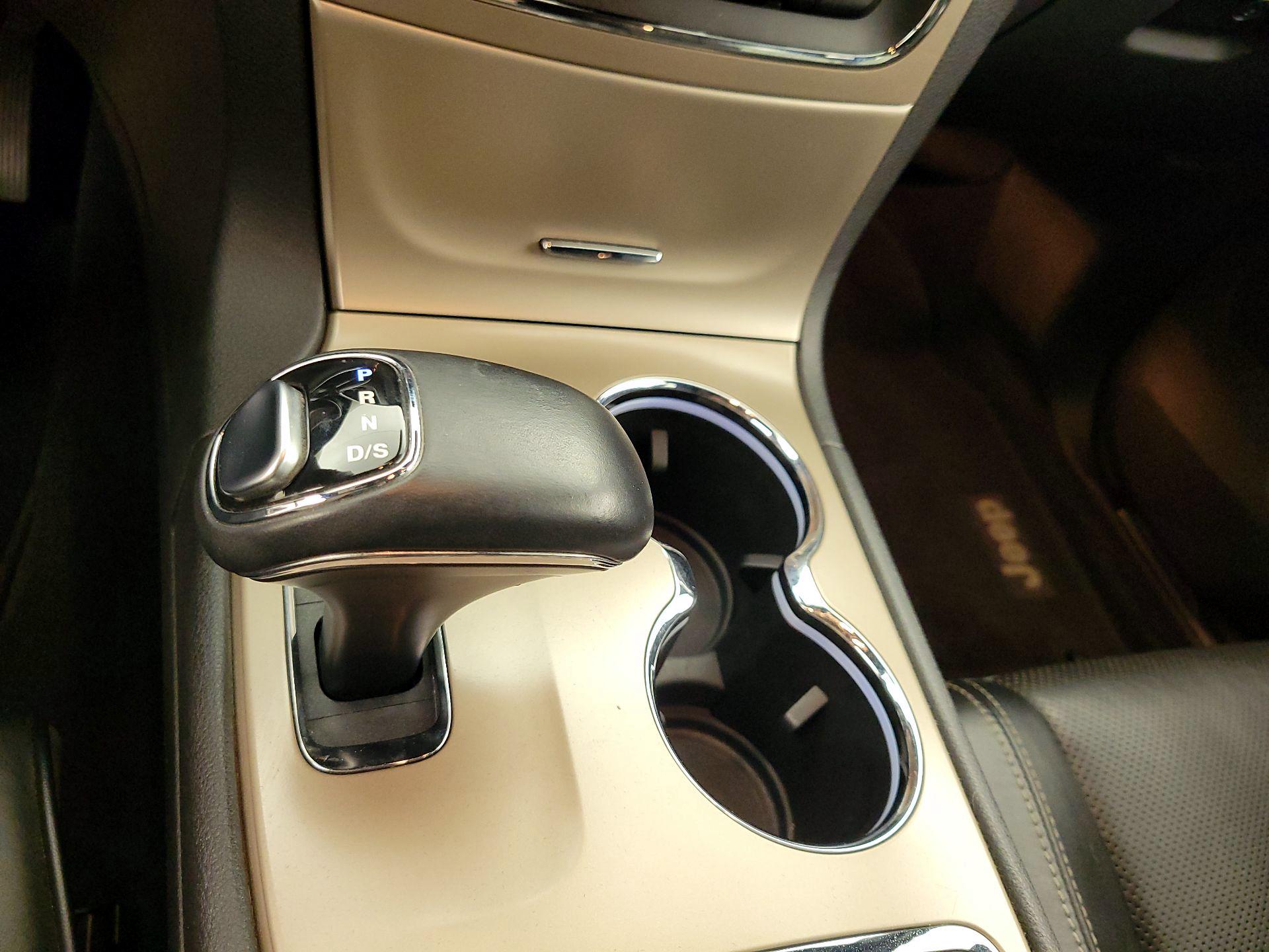 Thumbnail: 2014 Jeep Grand Cherokee - 17