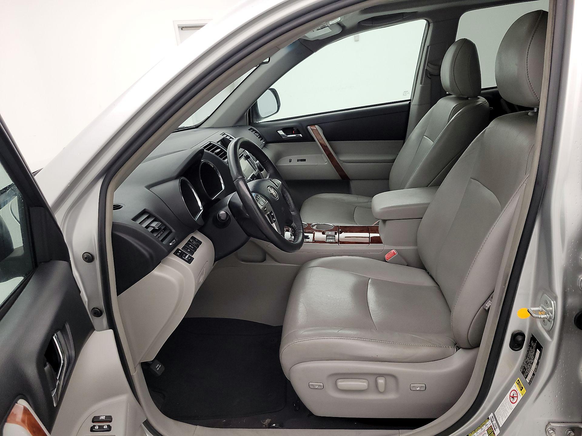 Thumbnail: 2013 Toyota Highlander - 11