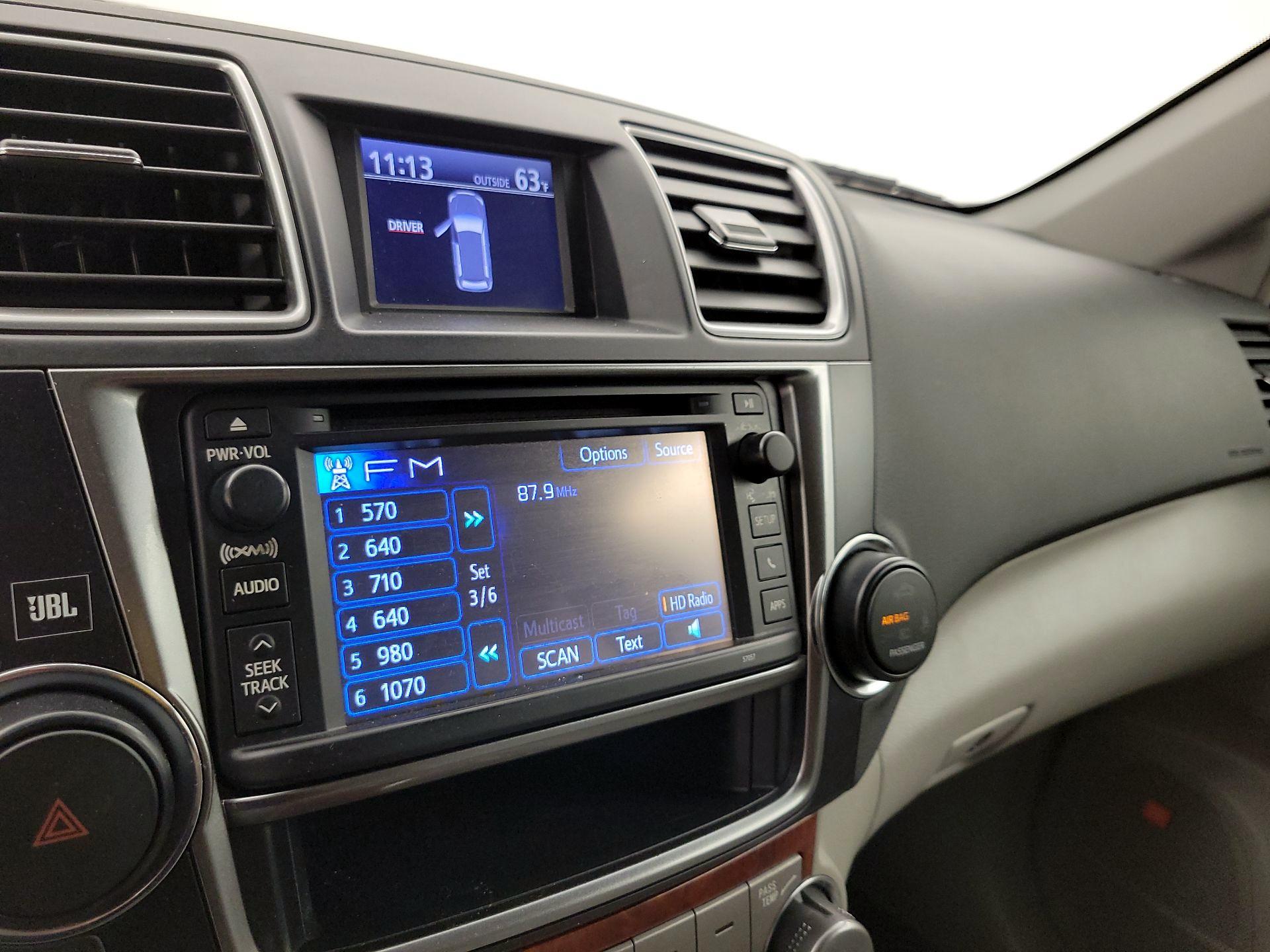 Thumbnail: 2013 Toyota Highlander - 15