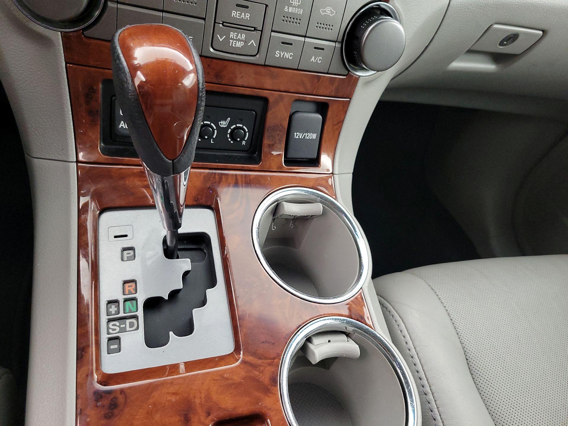 Thumbnail: 2013 Toyota Highlander - 17