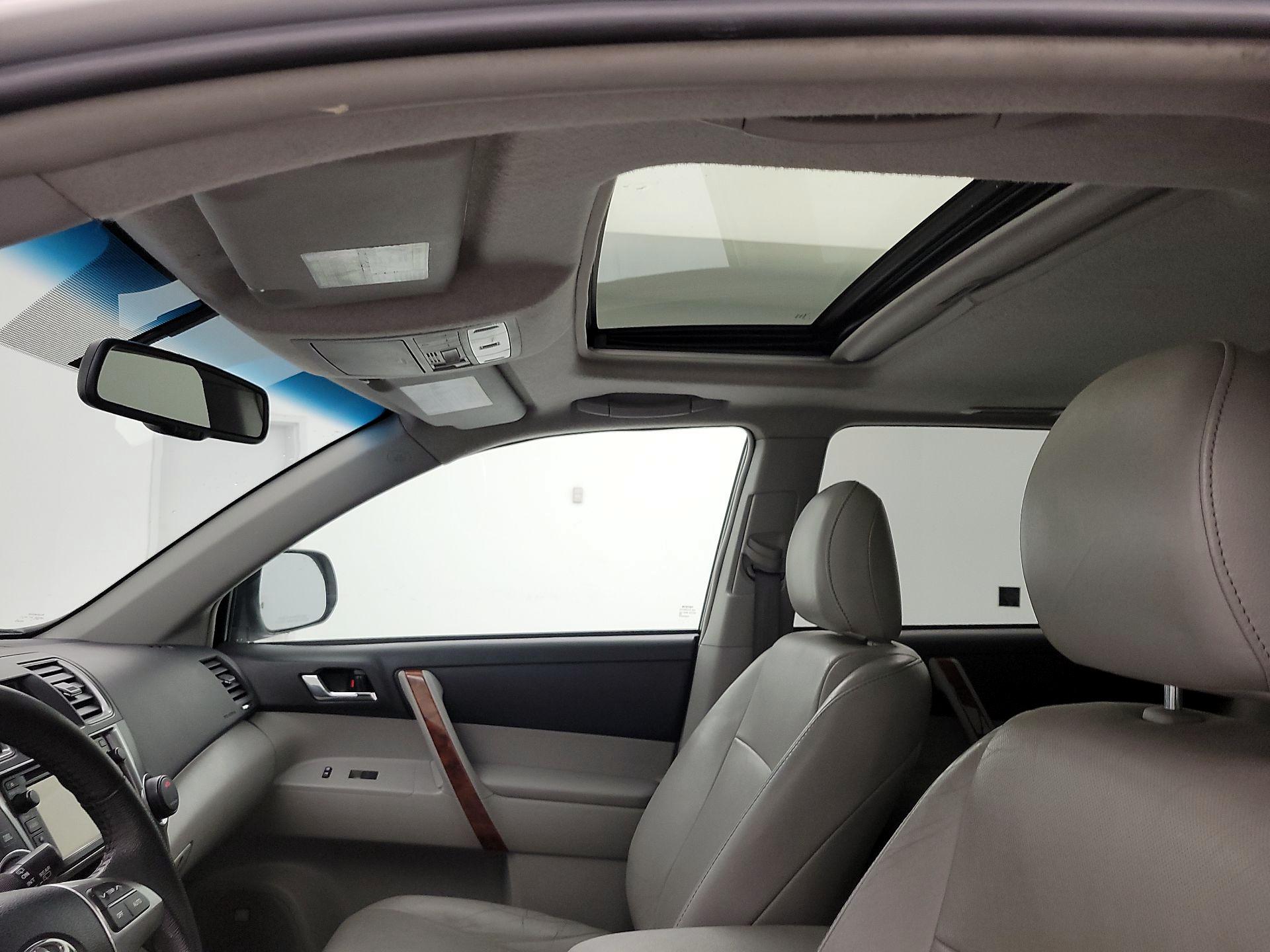 Thumbnail: 2013 Toyota Highlander - 19