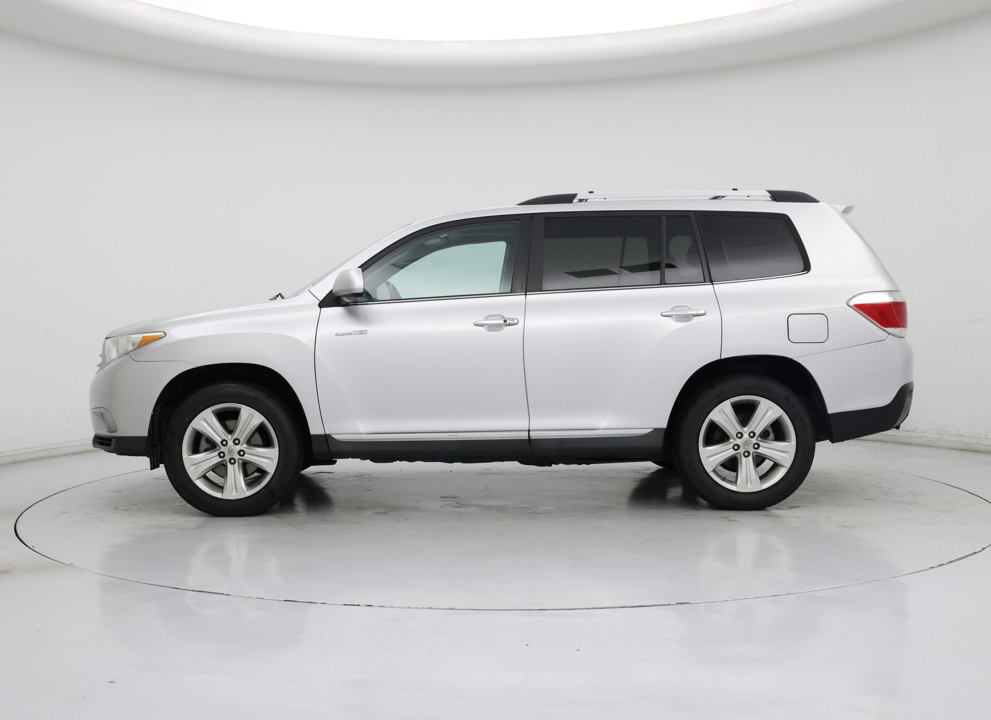 Thumbnail: 2013 Toyota Highlander - 3