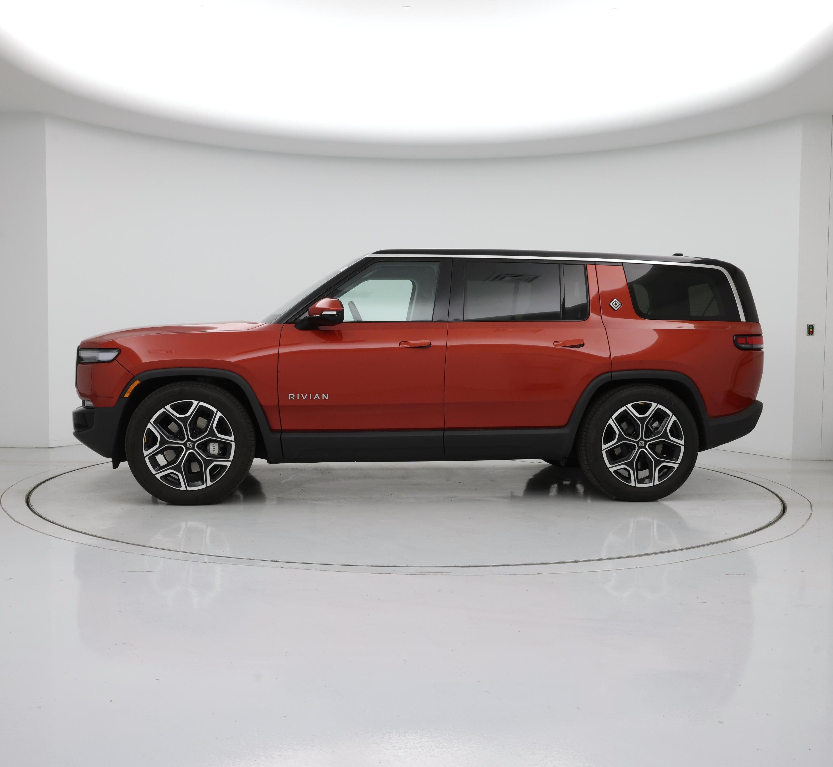 Thumbnail: 2025 Rivian R1S - 3
