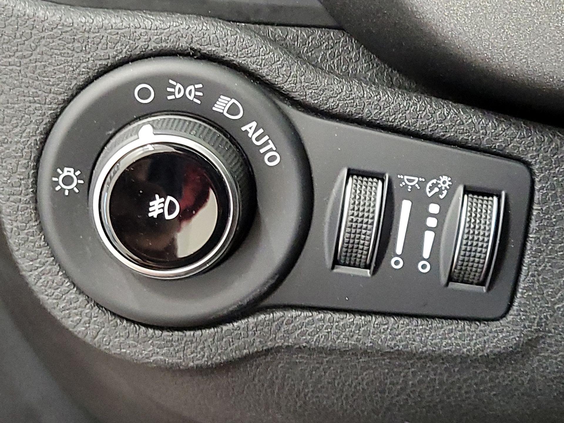 Thumbnail: 2016 Fiat 500X - 13