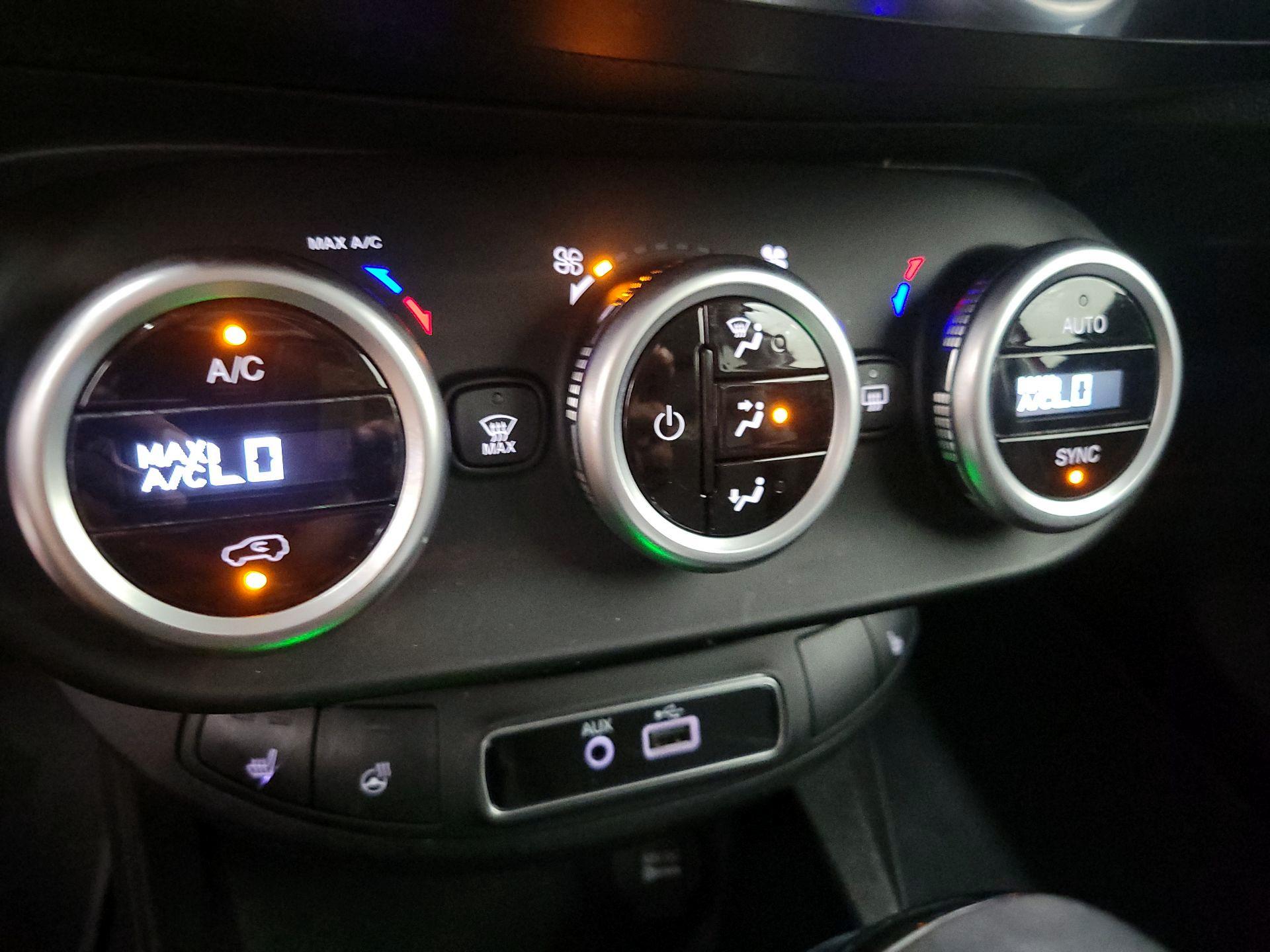 Thumbnail: 2016 Fiat 500X - 16