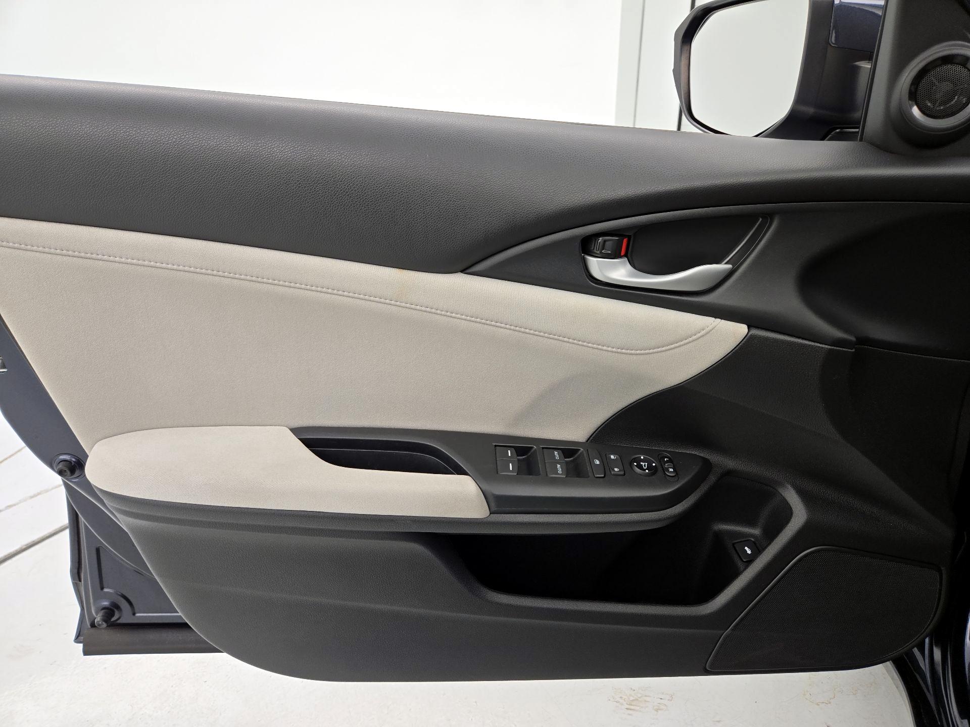 Thumbnail: 2020 Honda Insight - 12