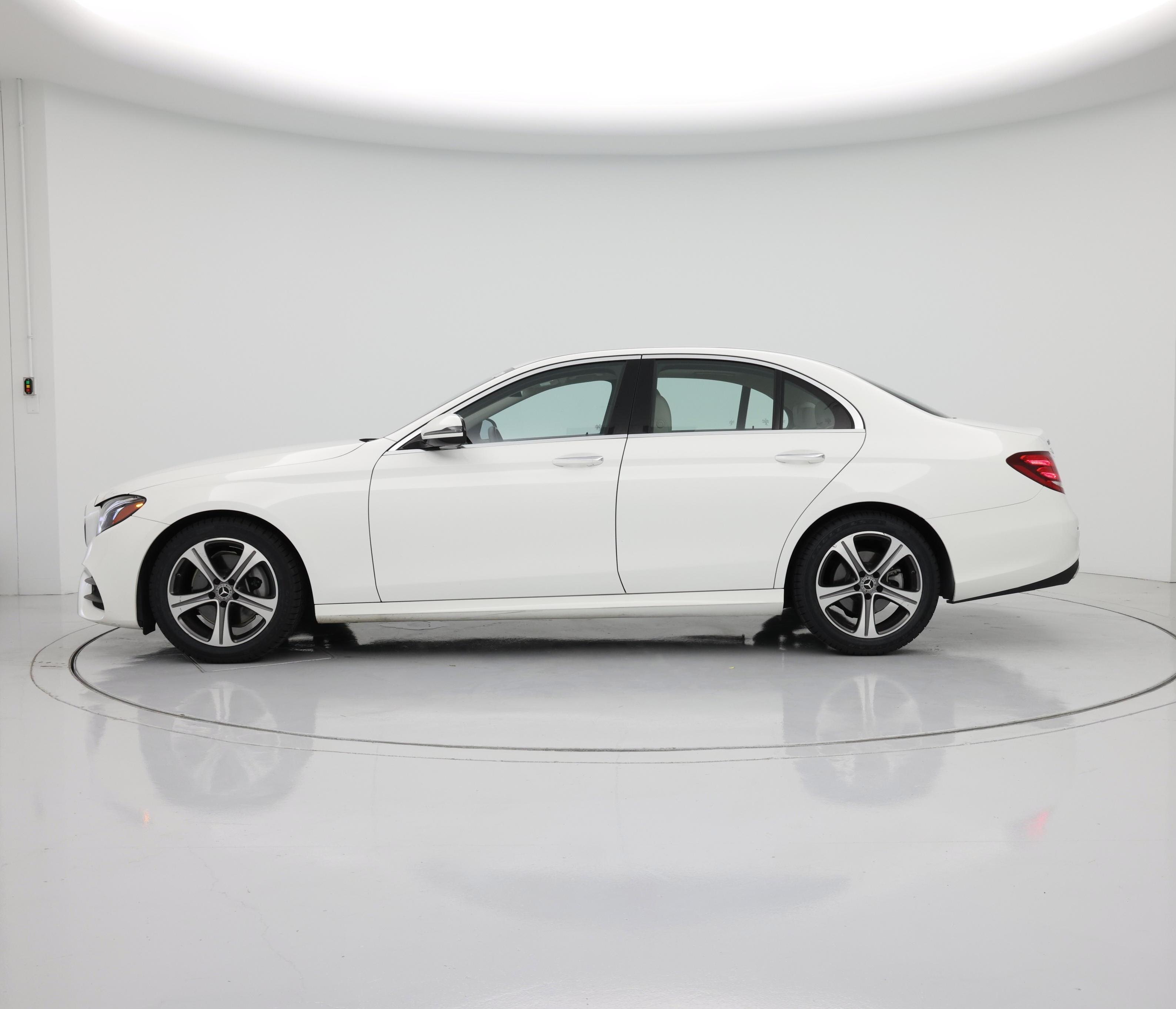 Thumbnail: 2019 Mercedes-Benz E-Class - 3