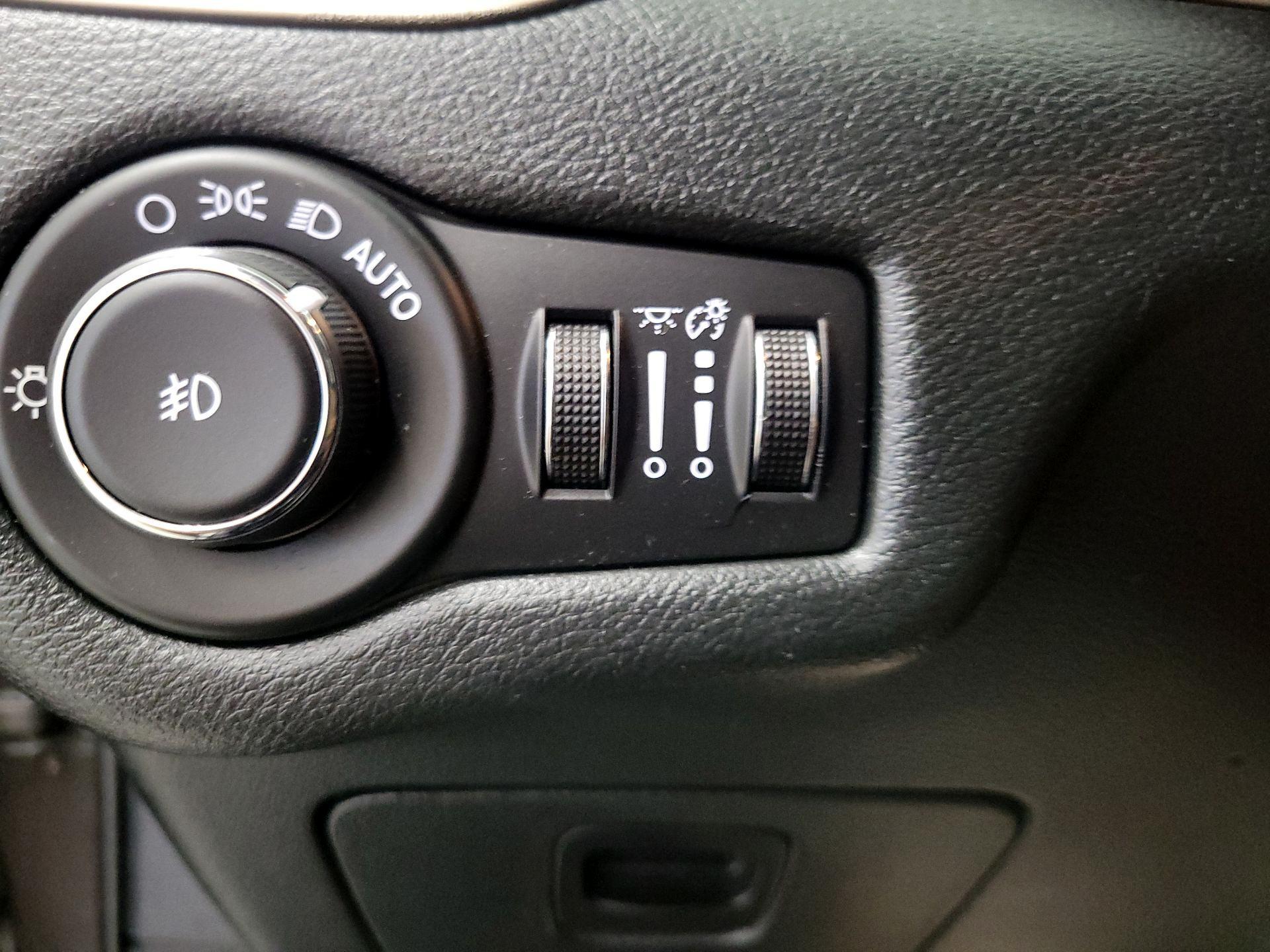 Thumbnail: 2014 Jeep Cherokee - 13