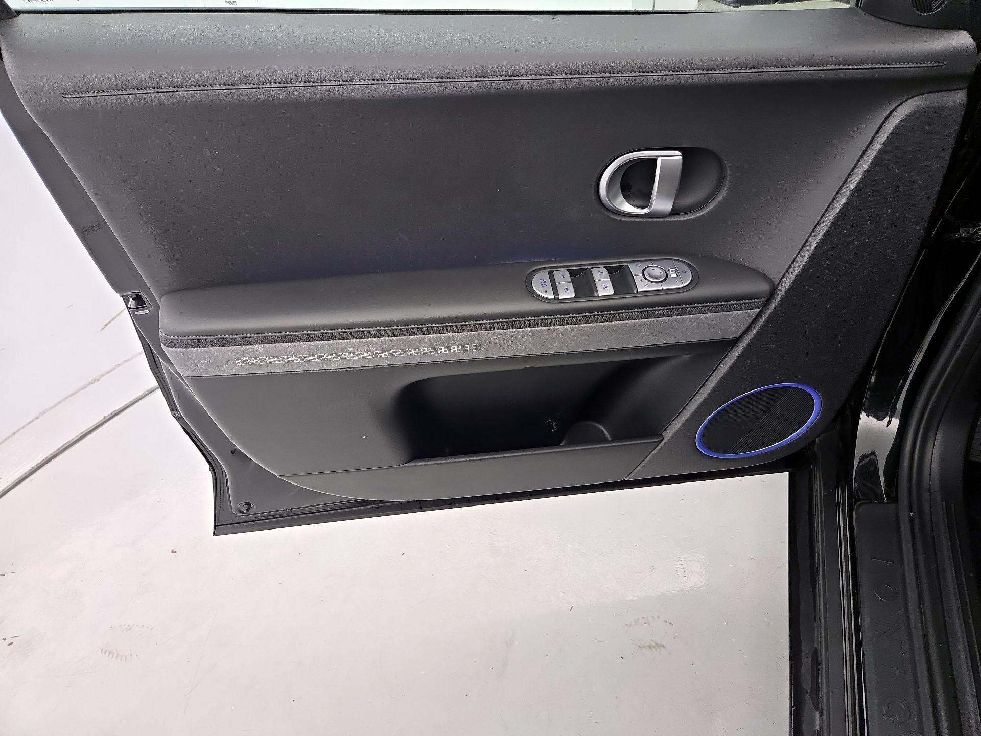 Thumbnail: 2022 Hyundai Ioniq 5 - 12