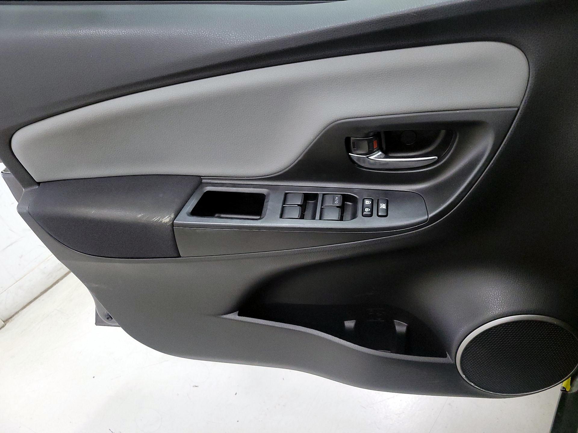 Thumbnail: 2016 Toyota Yaris - 12