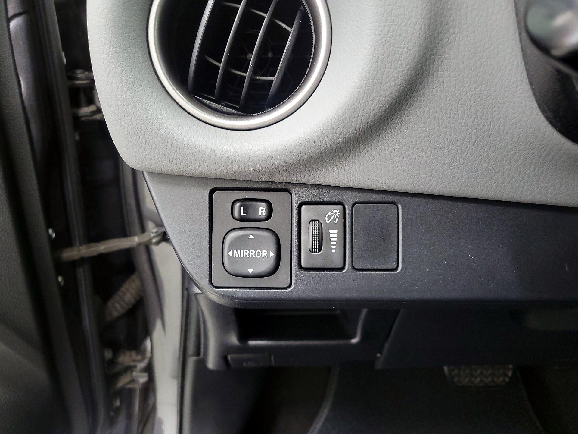 Thumbnail: 2016 Toyota Yaris - 13