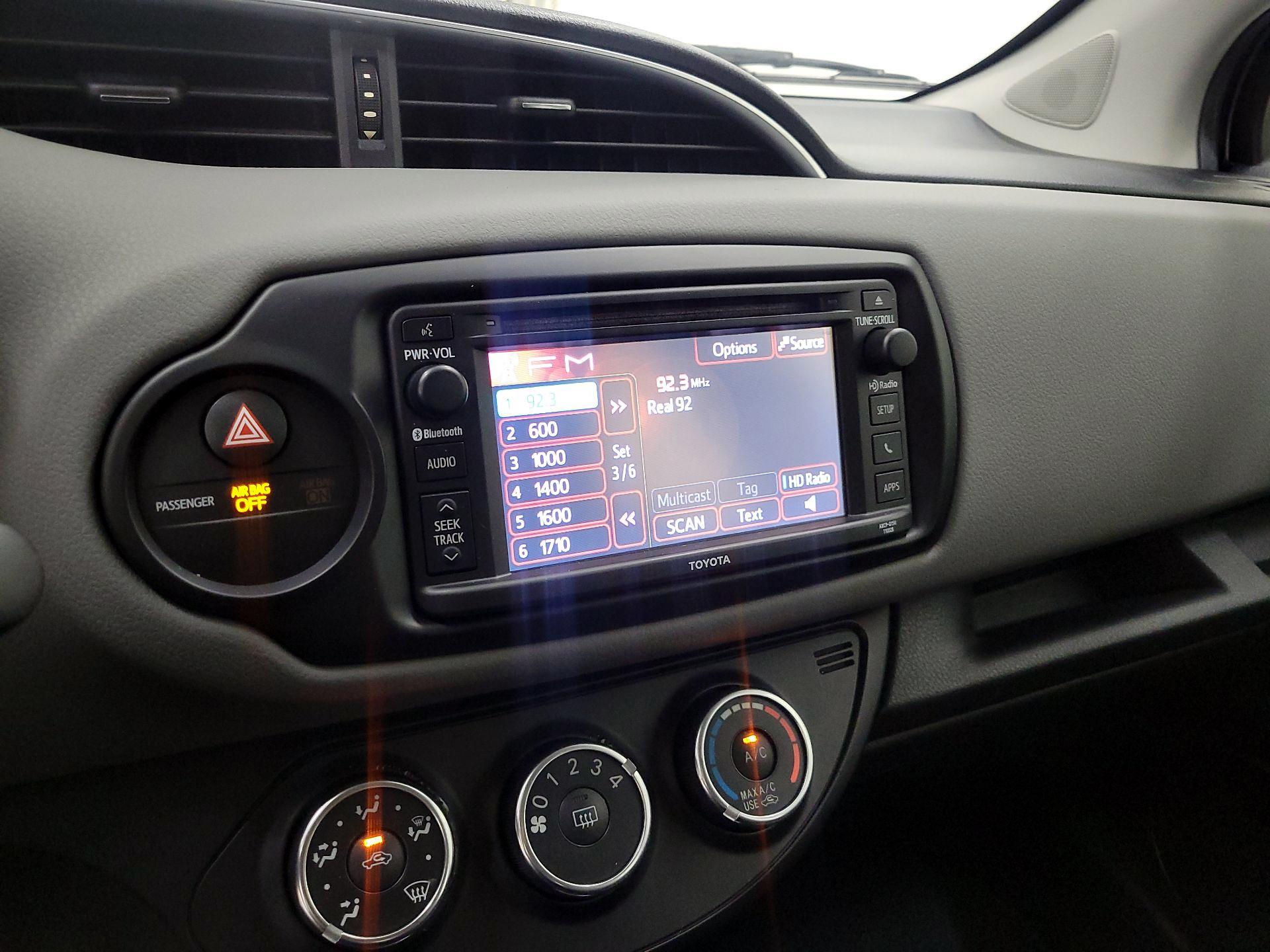 Thumbnail: 2016 Toyota Yaris - 15