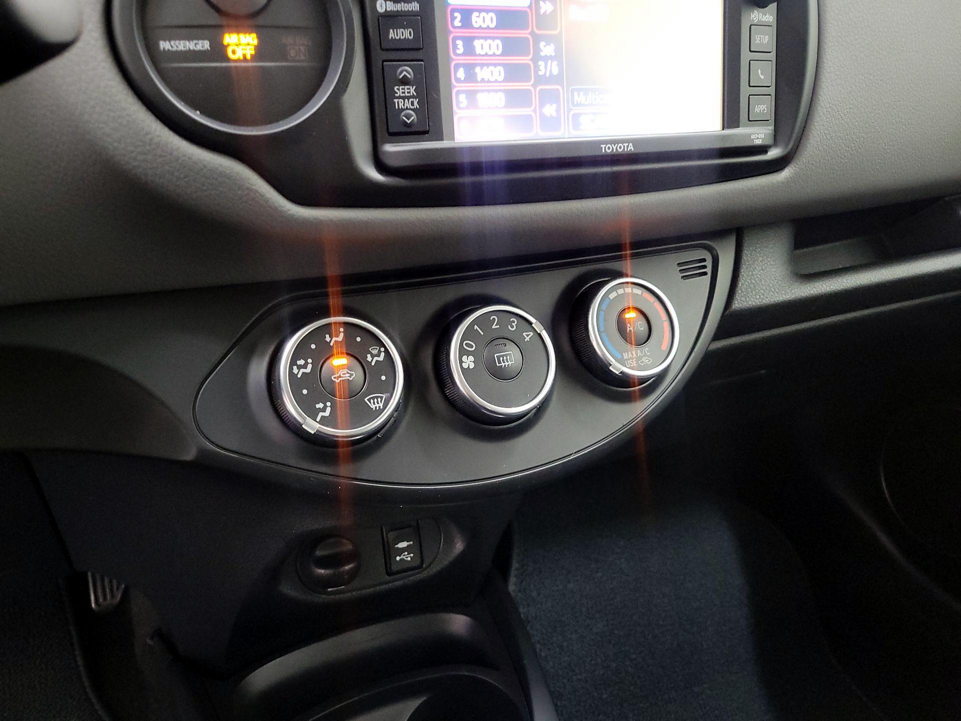 Thumbnail: 2016 Toyota Yaris - 16