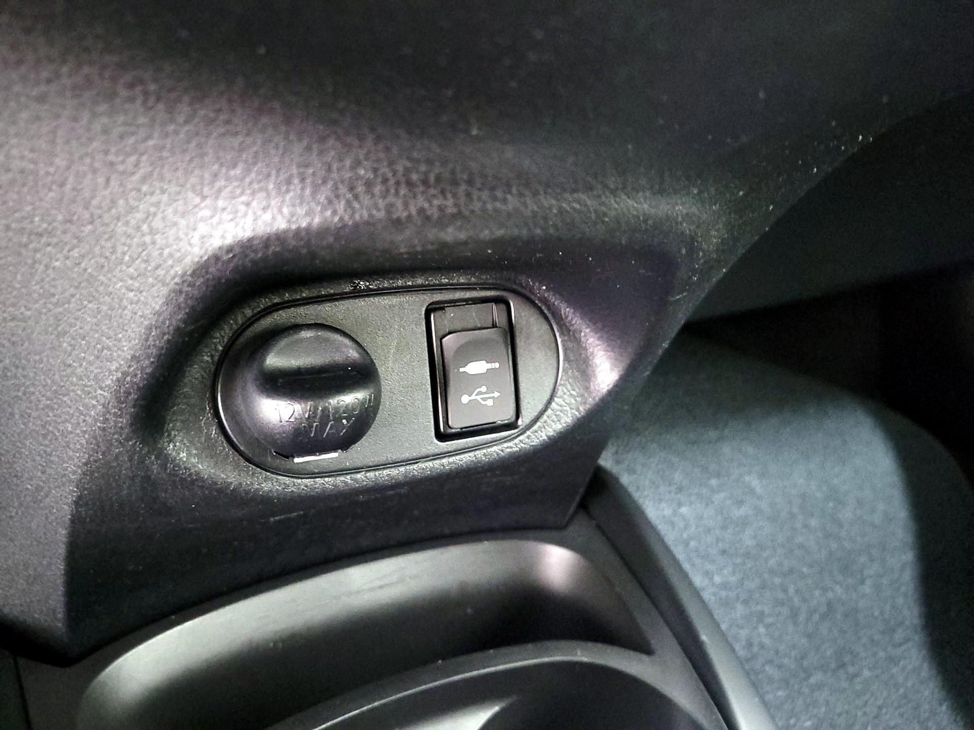 Thumbnail: 2016 Toyota Yaris - 18