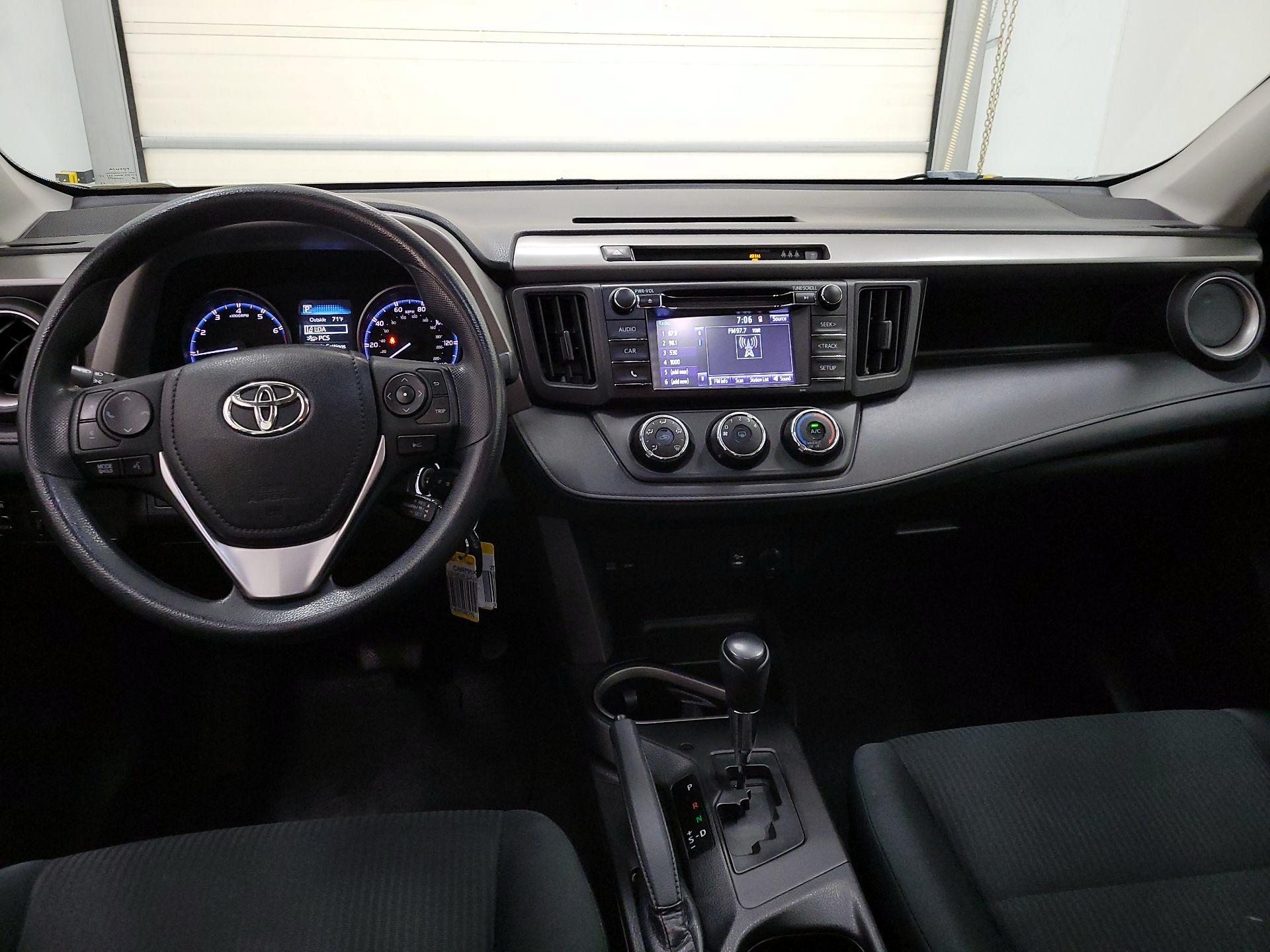 Thumbnail: 2018 Toyota RAV4 - 9