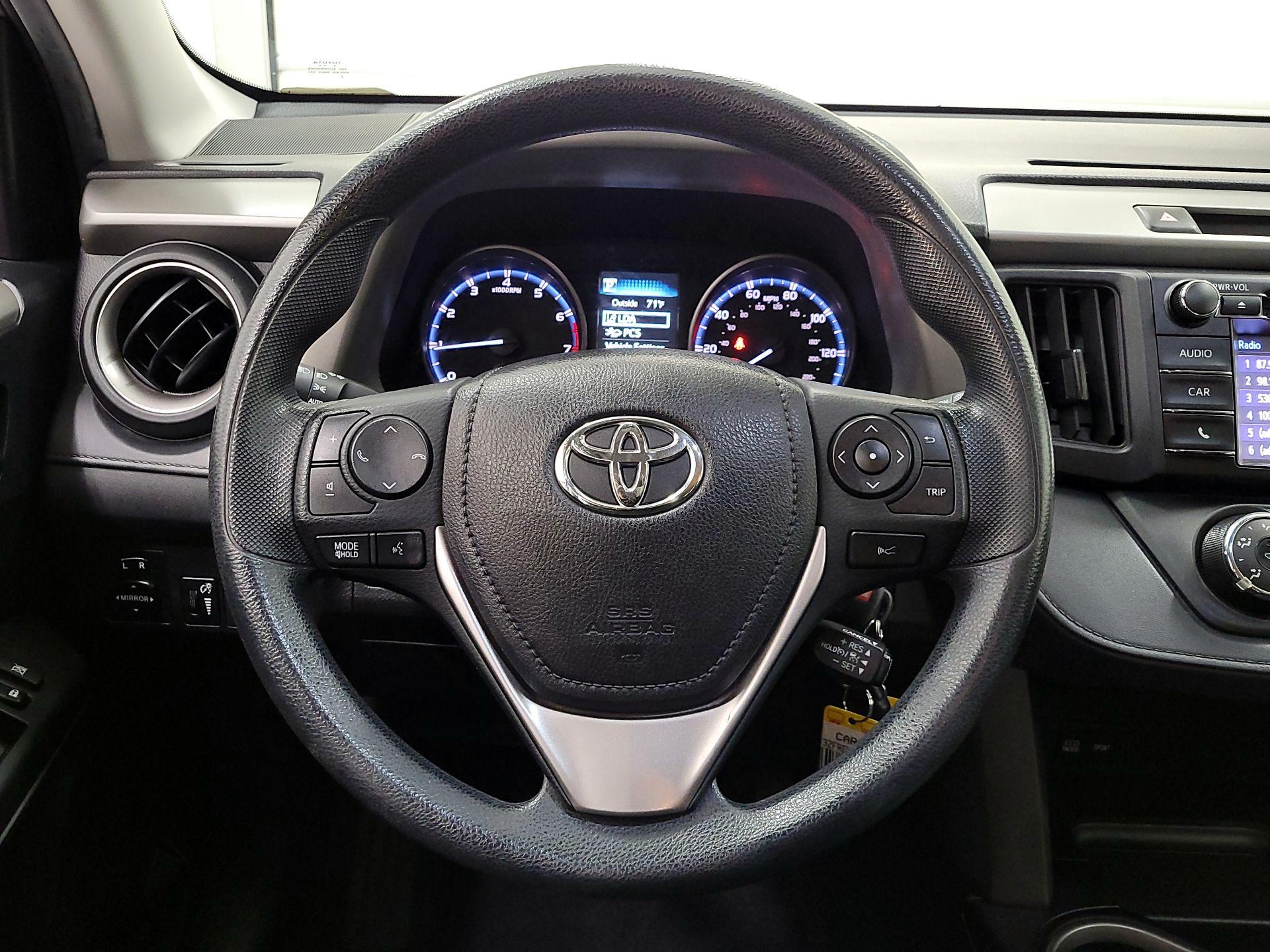 Thumbnail: 2018 Toyota RAV4 - 10