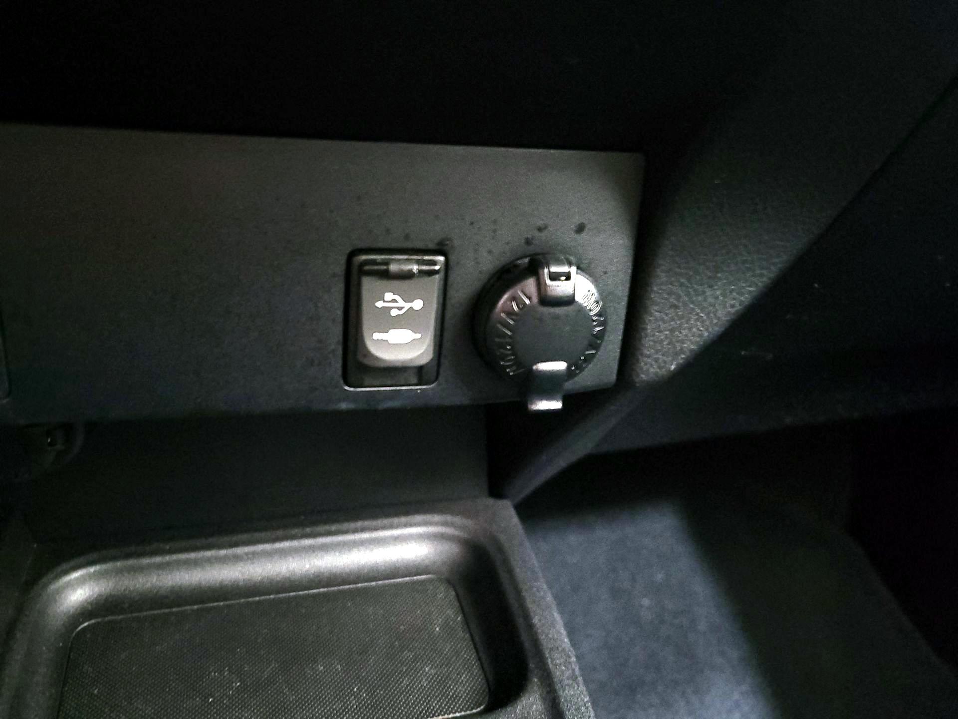Thumbnail: 2018 Toyota RAV4 - 18