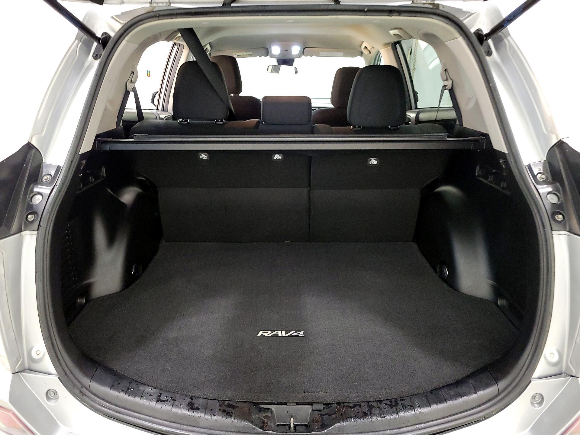 Thumbnail: 2018 Toyota RAV4 - 20