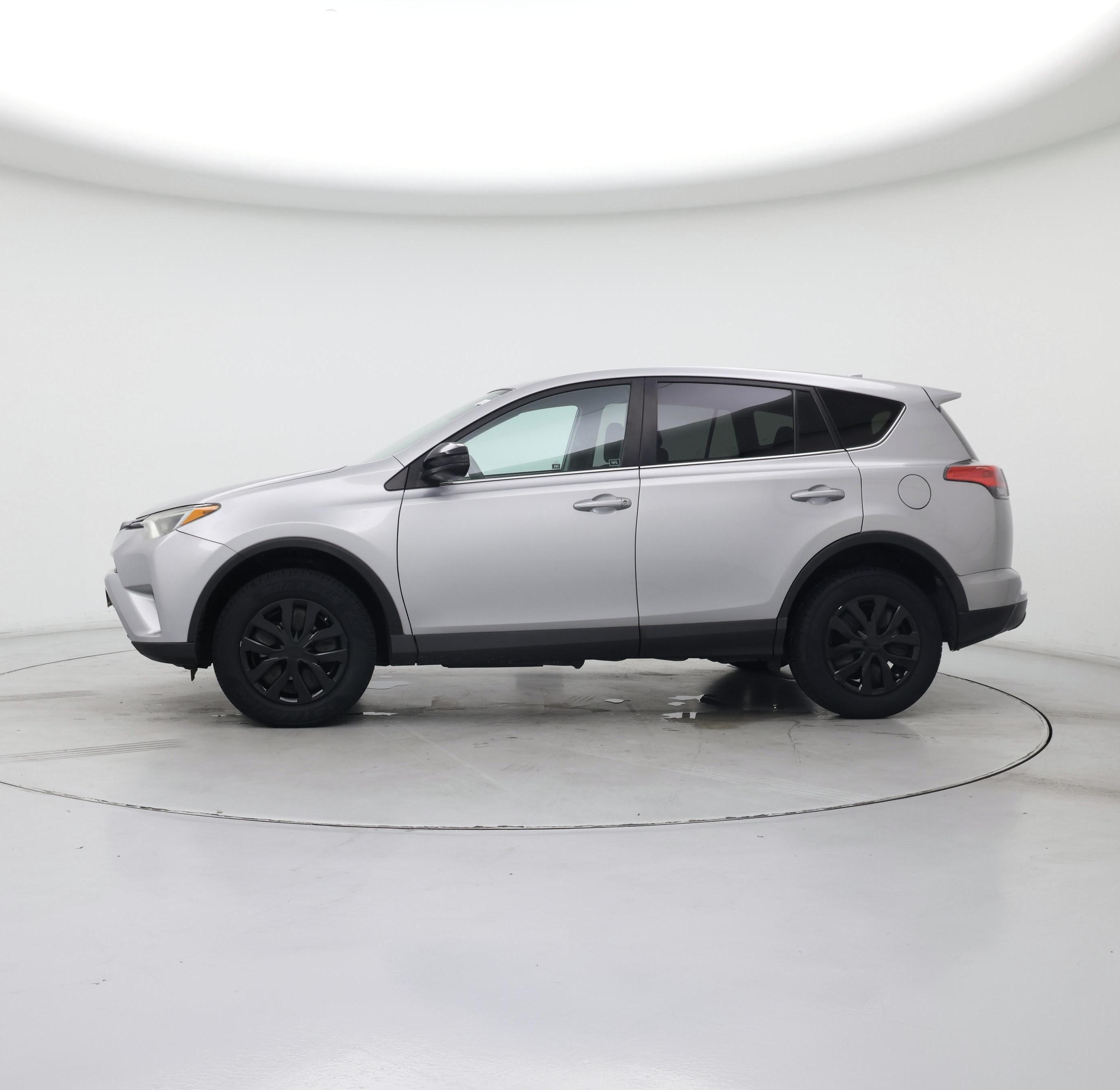 Thumbnail: 2018 Toyota RAV4 - 3