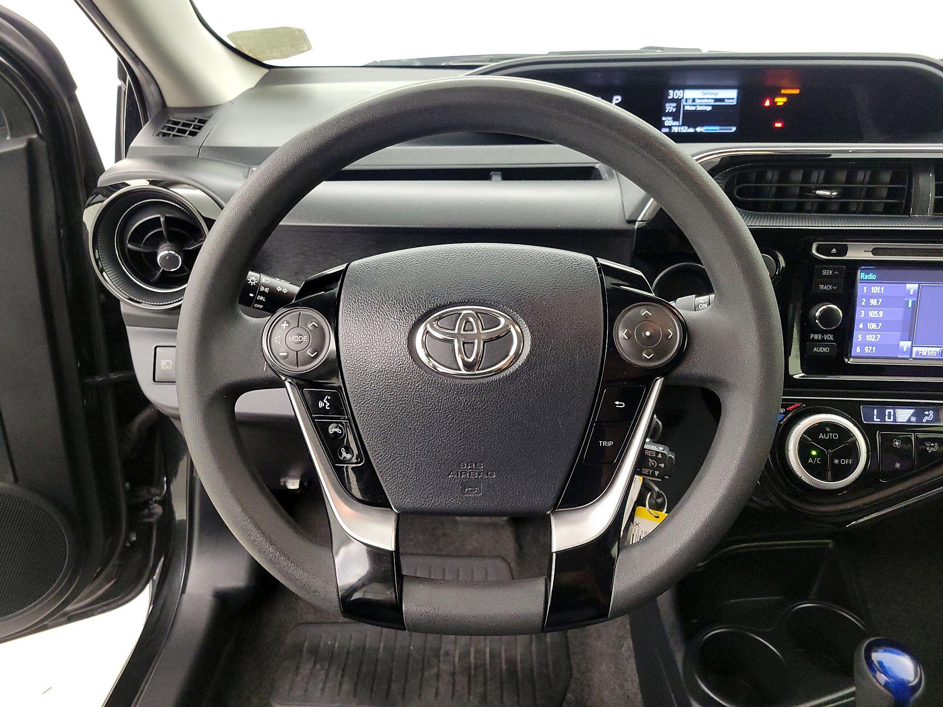 Thumbnail: 2018 Toyota Prius c - 10