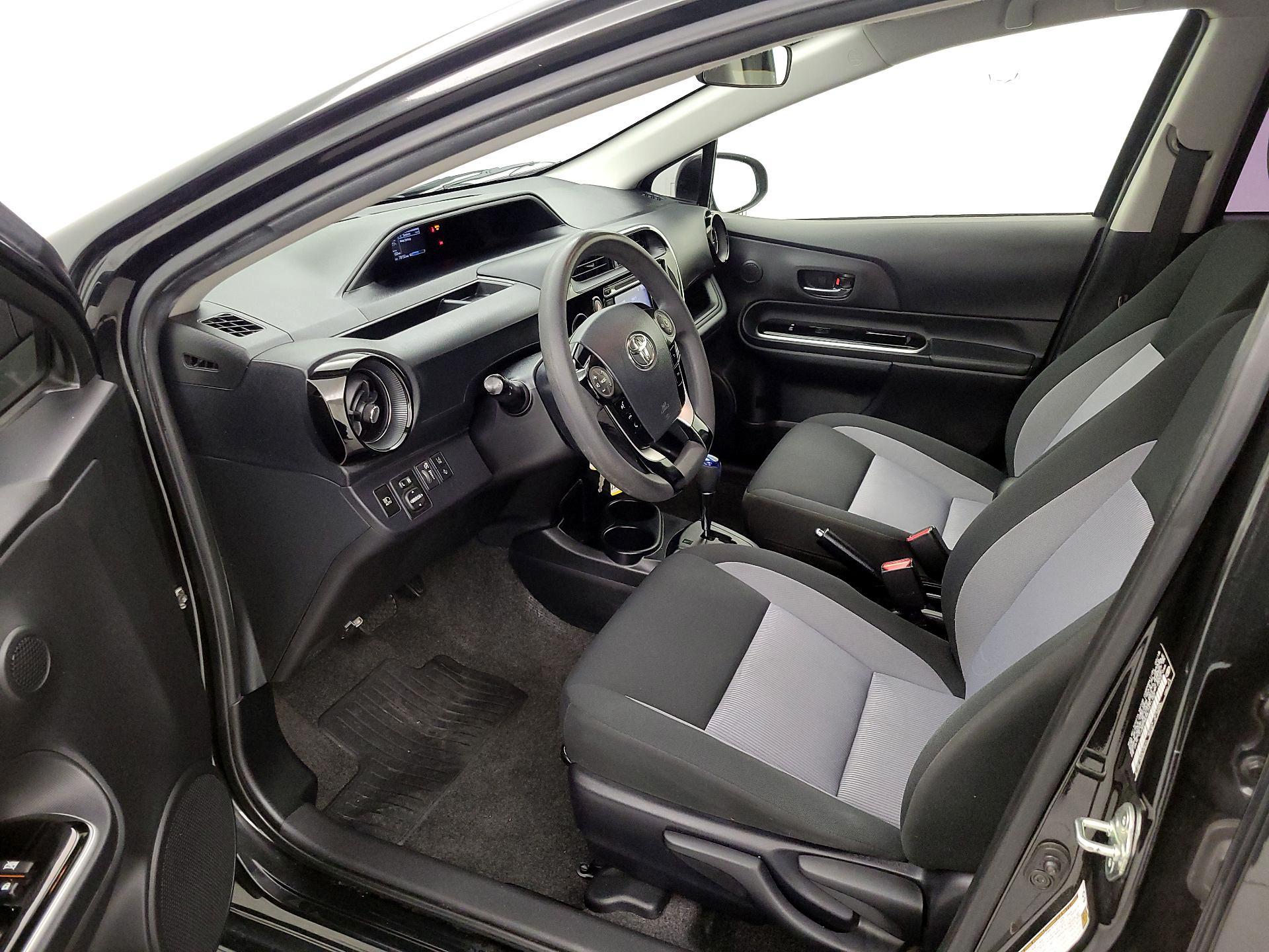 Thumbnail: 2018 Toyota Prius c - 11