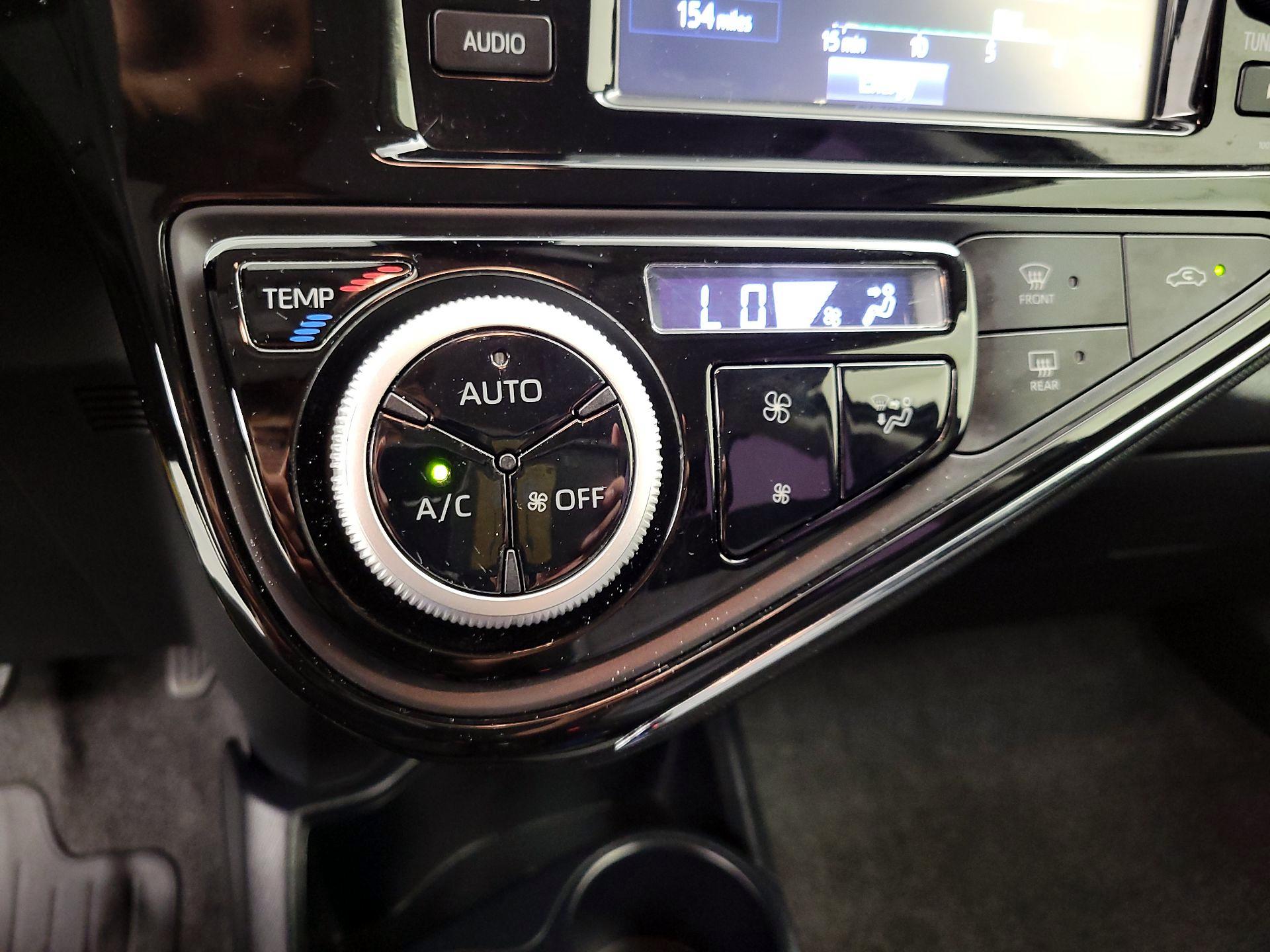 Thumbnail: 2018 Toyota Prius c - 16