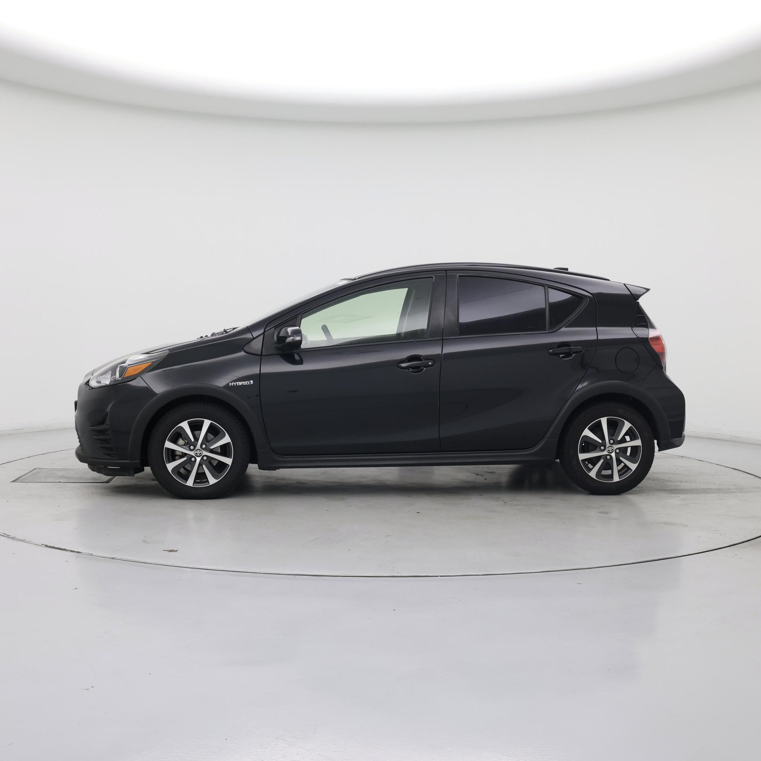 Thumbnail: 2018 Toyota Prius c - 3